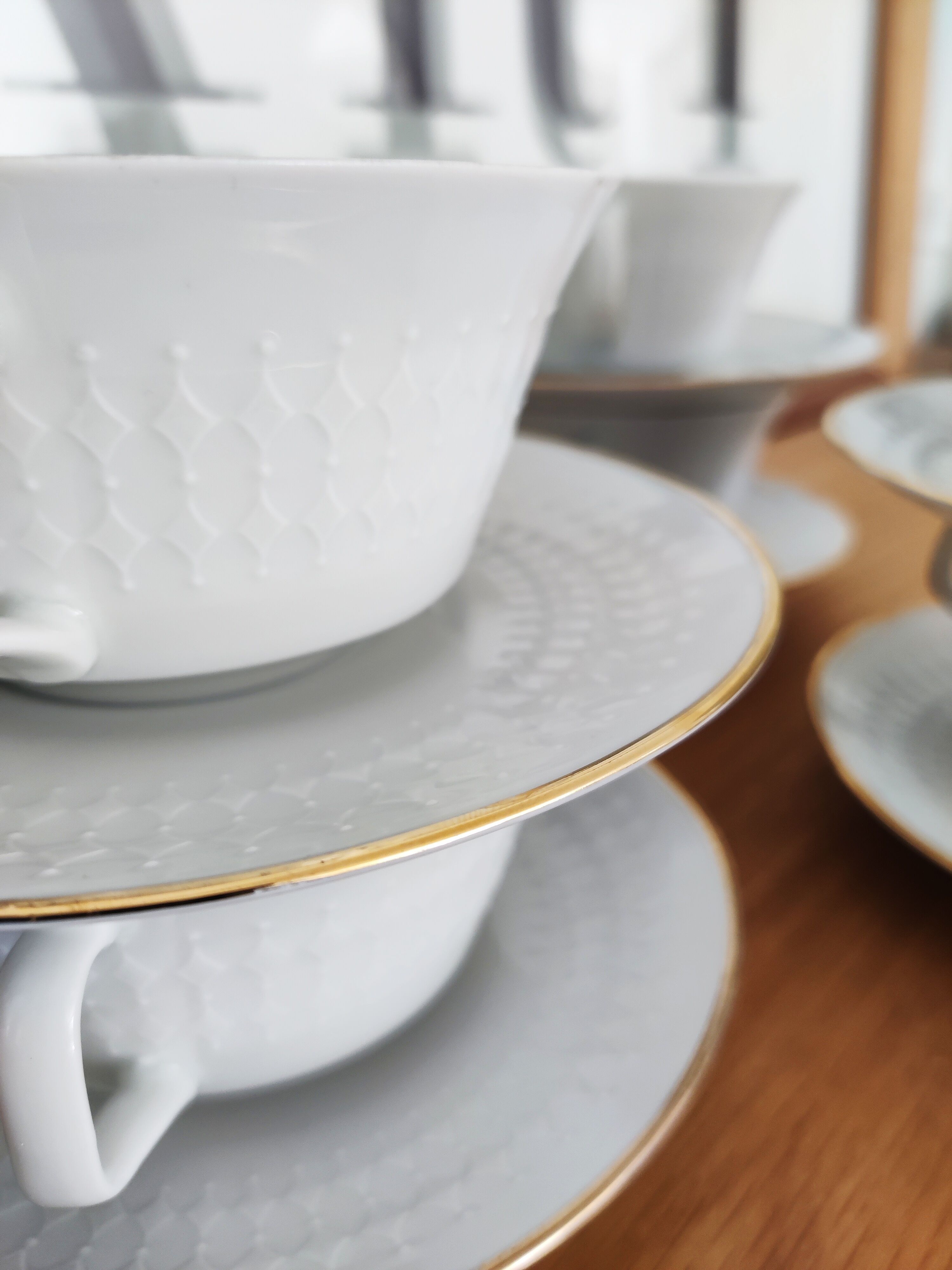 6 tasses et soucoupes à thé