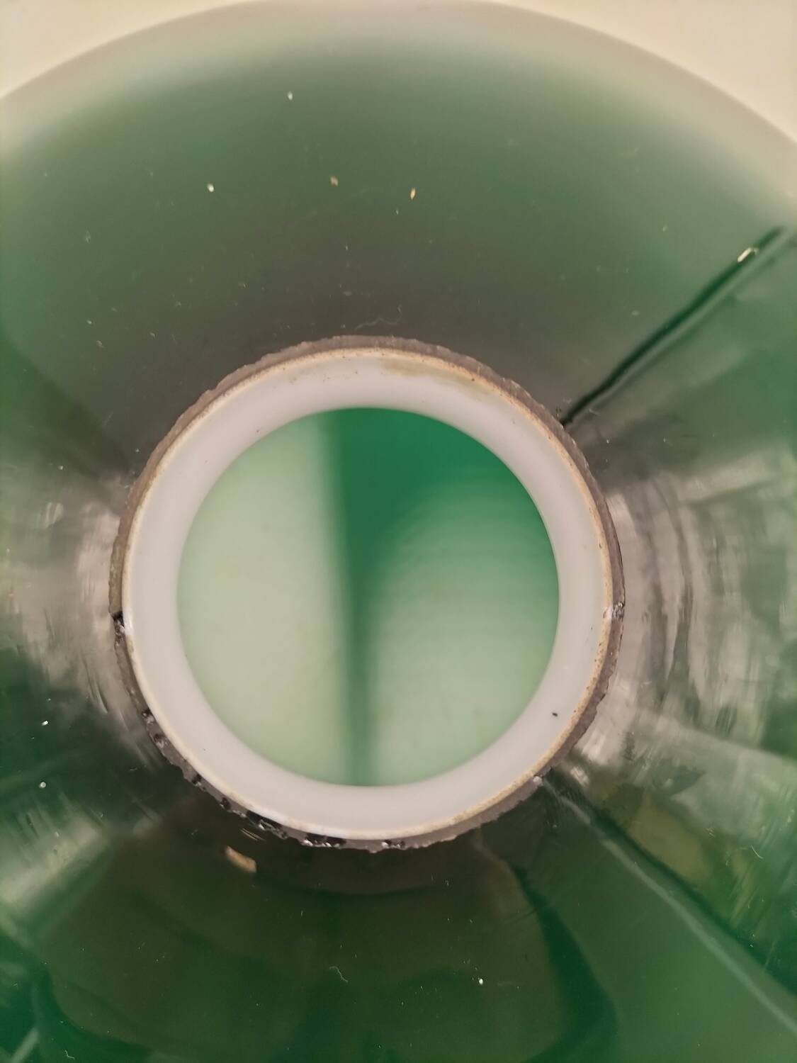 Green opaline suspension