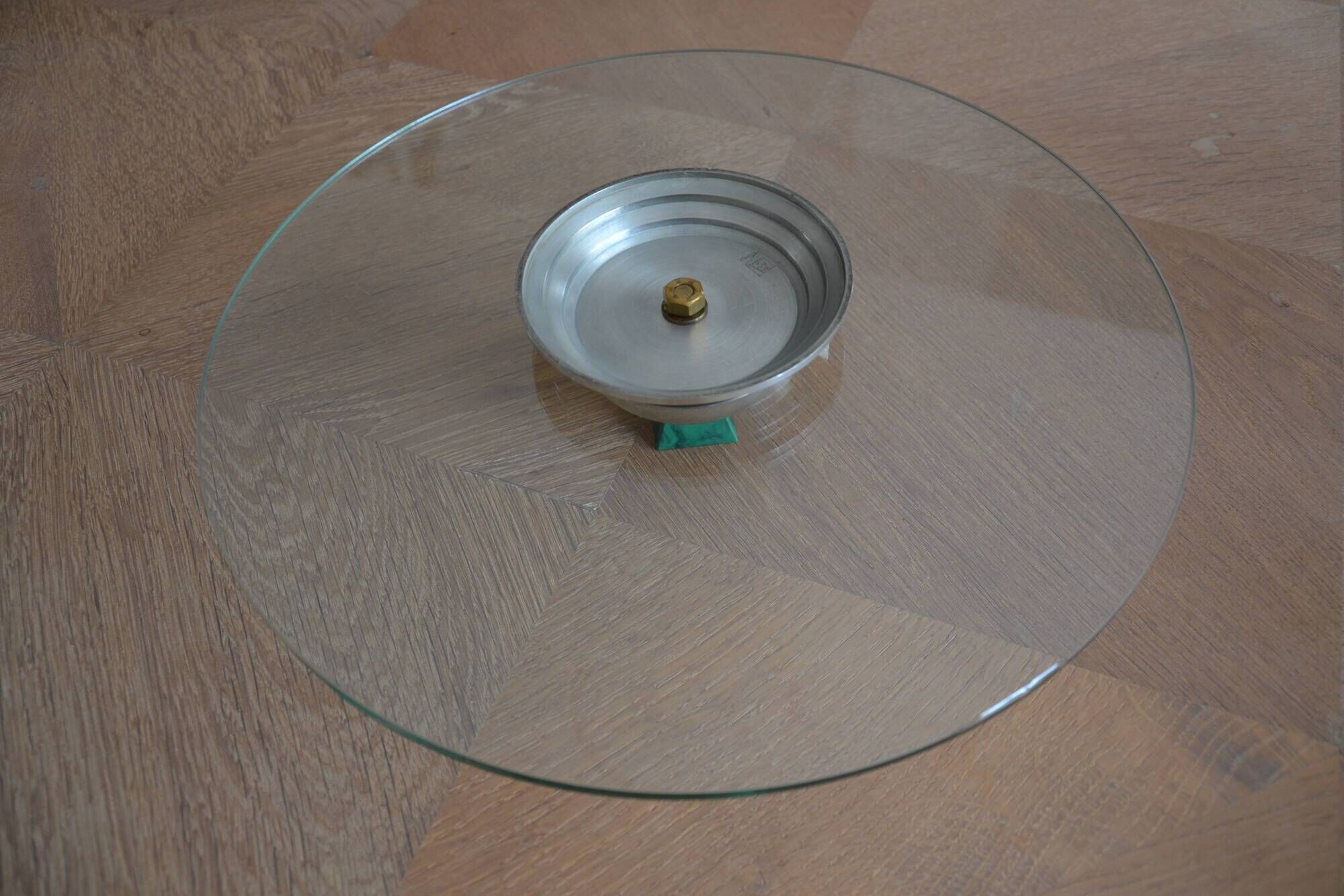 Rotating tray of the Manor's tin