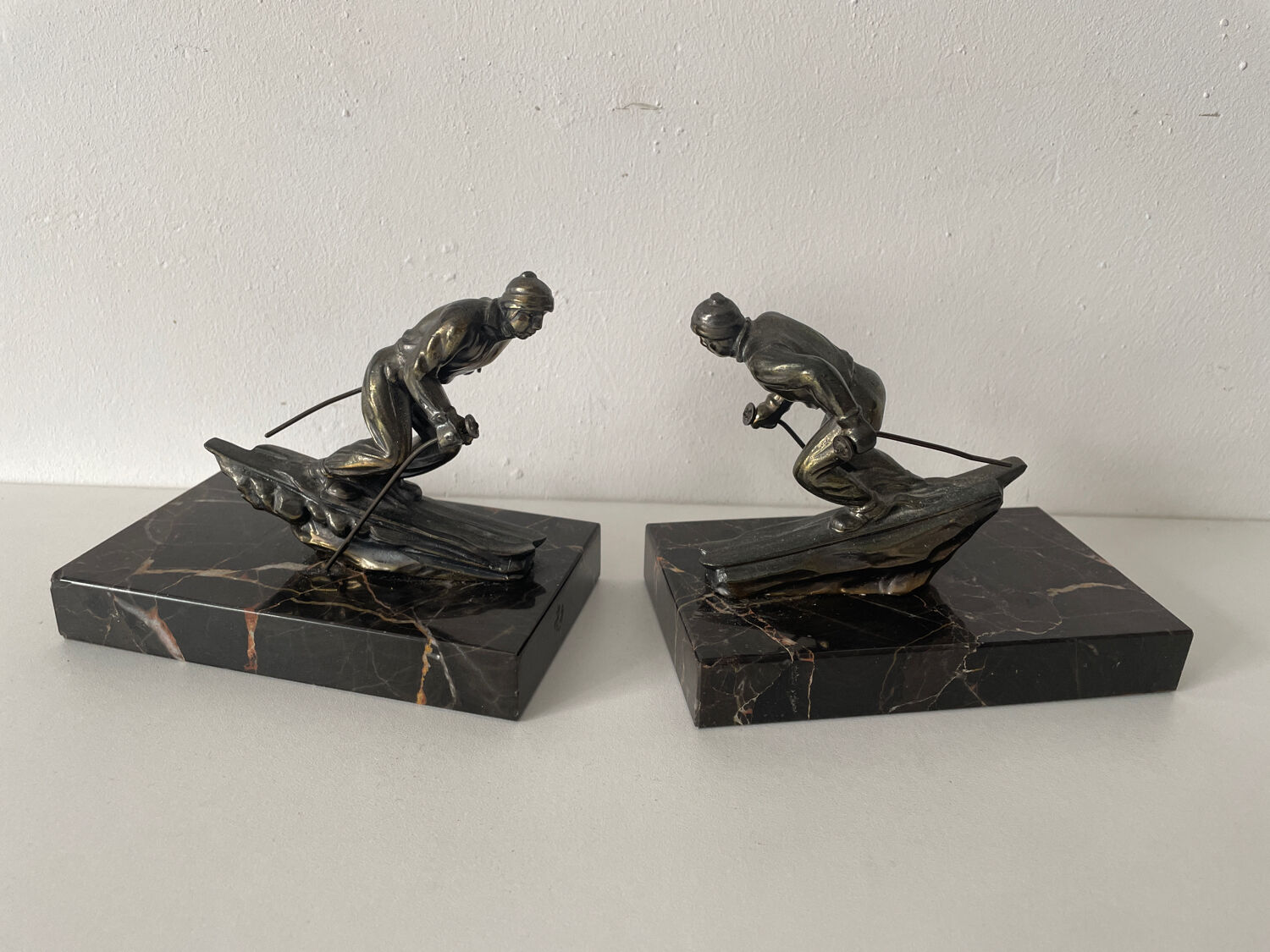Greenhouse books Art Deco skiers