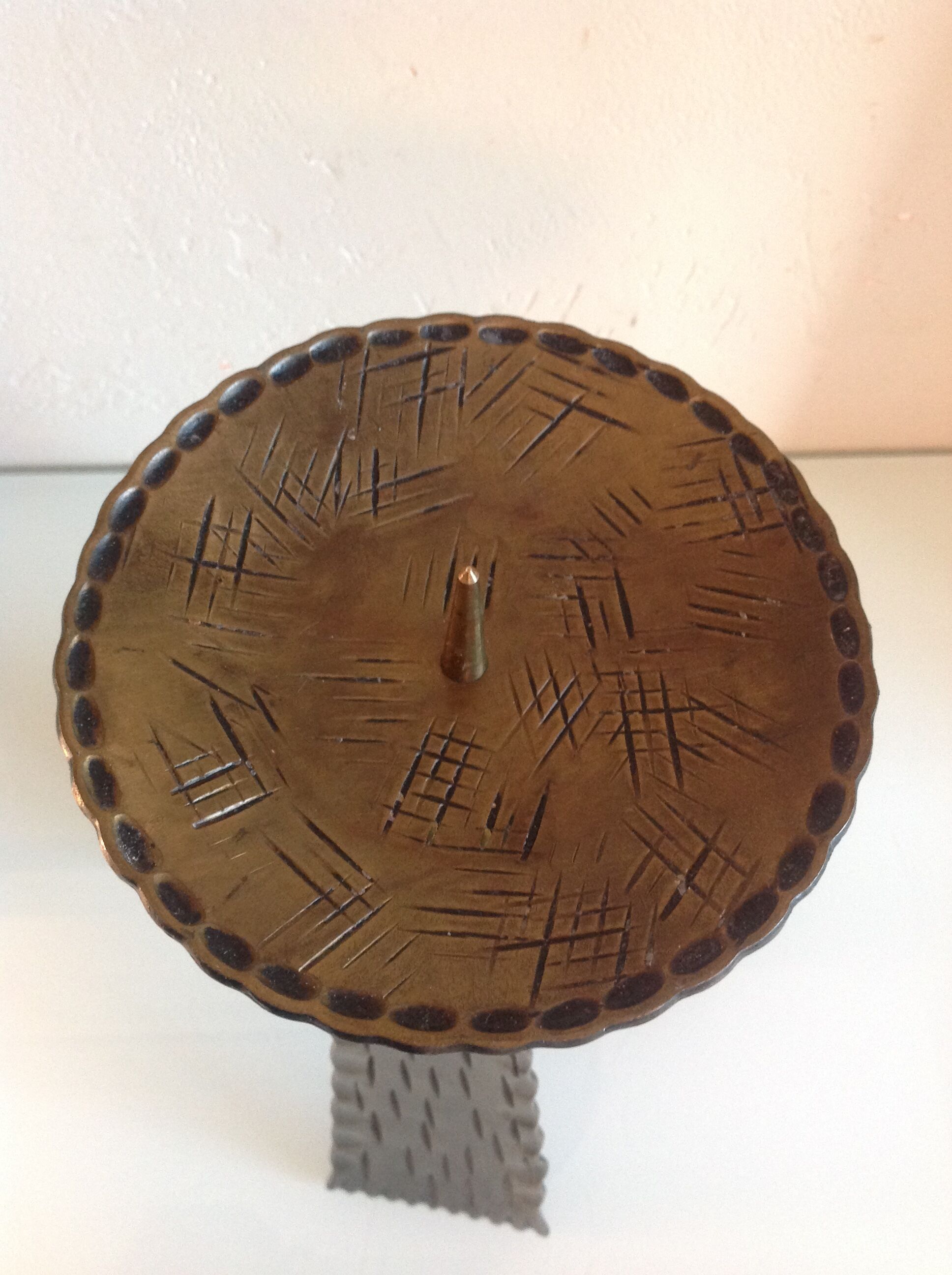 Brutalist candle holder tripod in golden metal / vintage 60s-70s