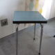 Tabouret en formica bleu