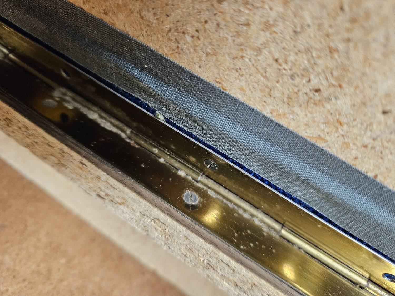 Bench and its two vintage chairs 1970