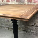 Bistro table in wood black foot and raw top