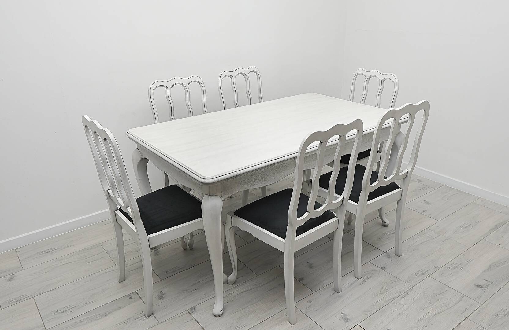 Stylish Ludwik table + 6 chairs. After professional renovation.