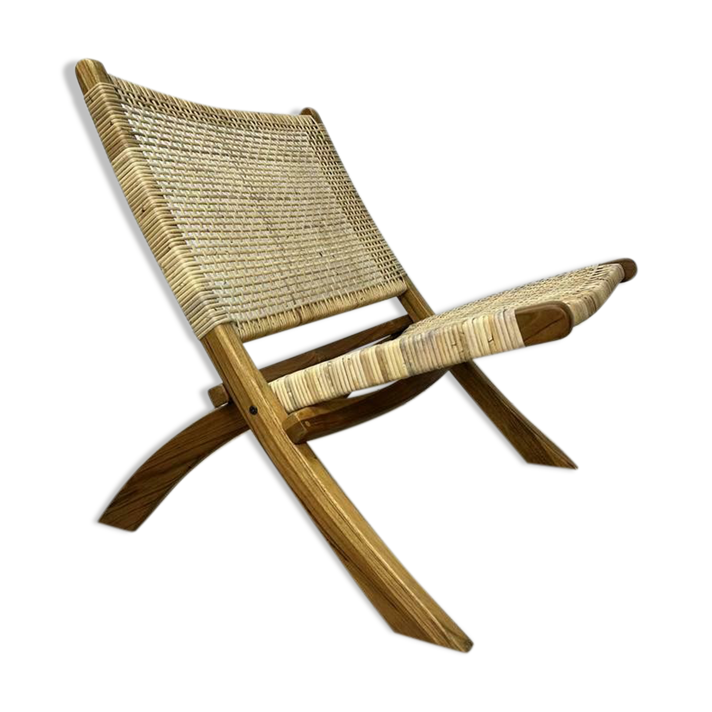 Wicker folding armchair