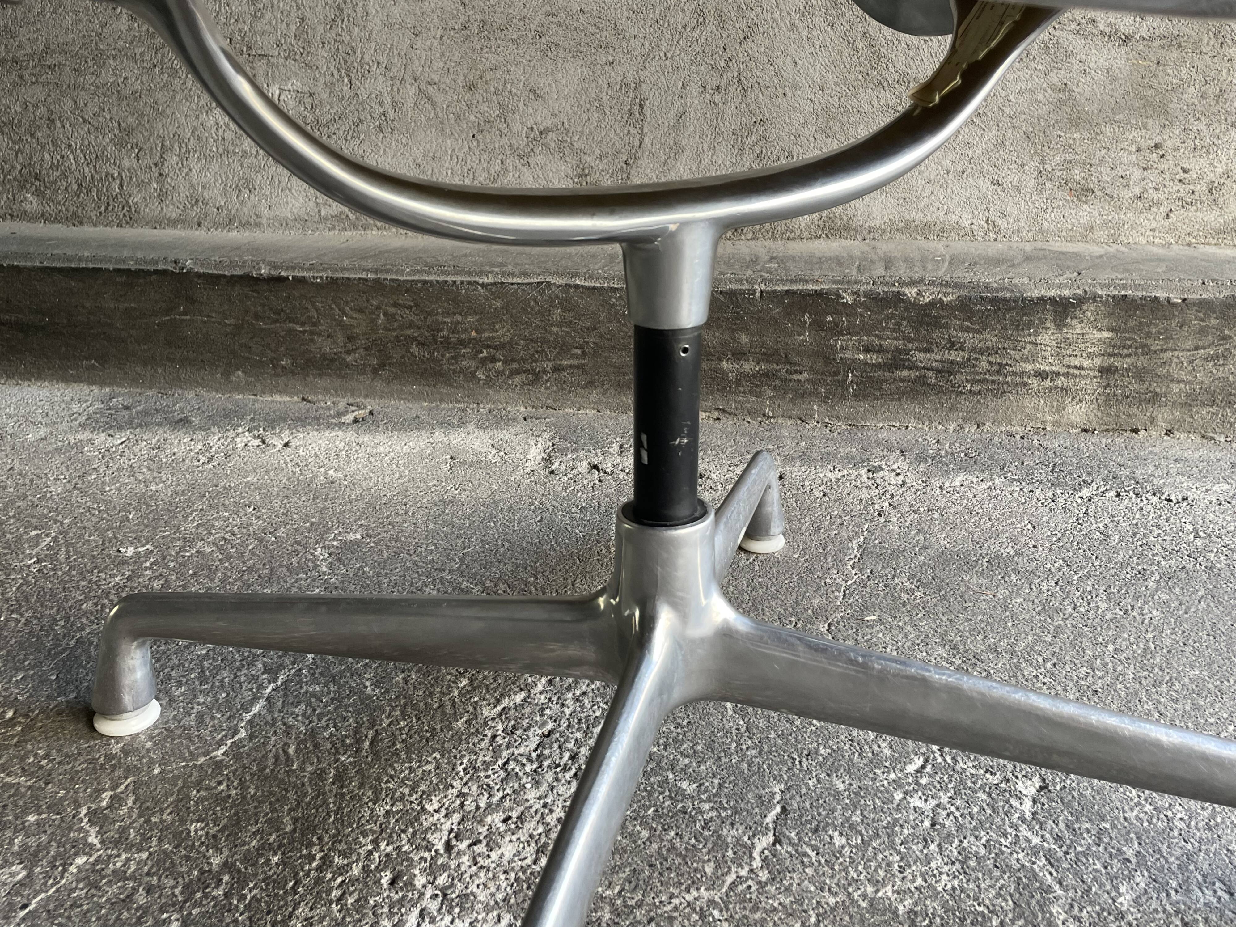 EA 208 camel leather armchair by Charles Eames for Herman miller