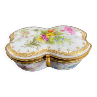 Porcelain box Samson or Bourdois & Bloch 19th century