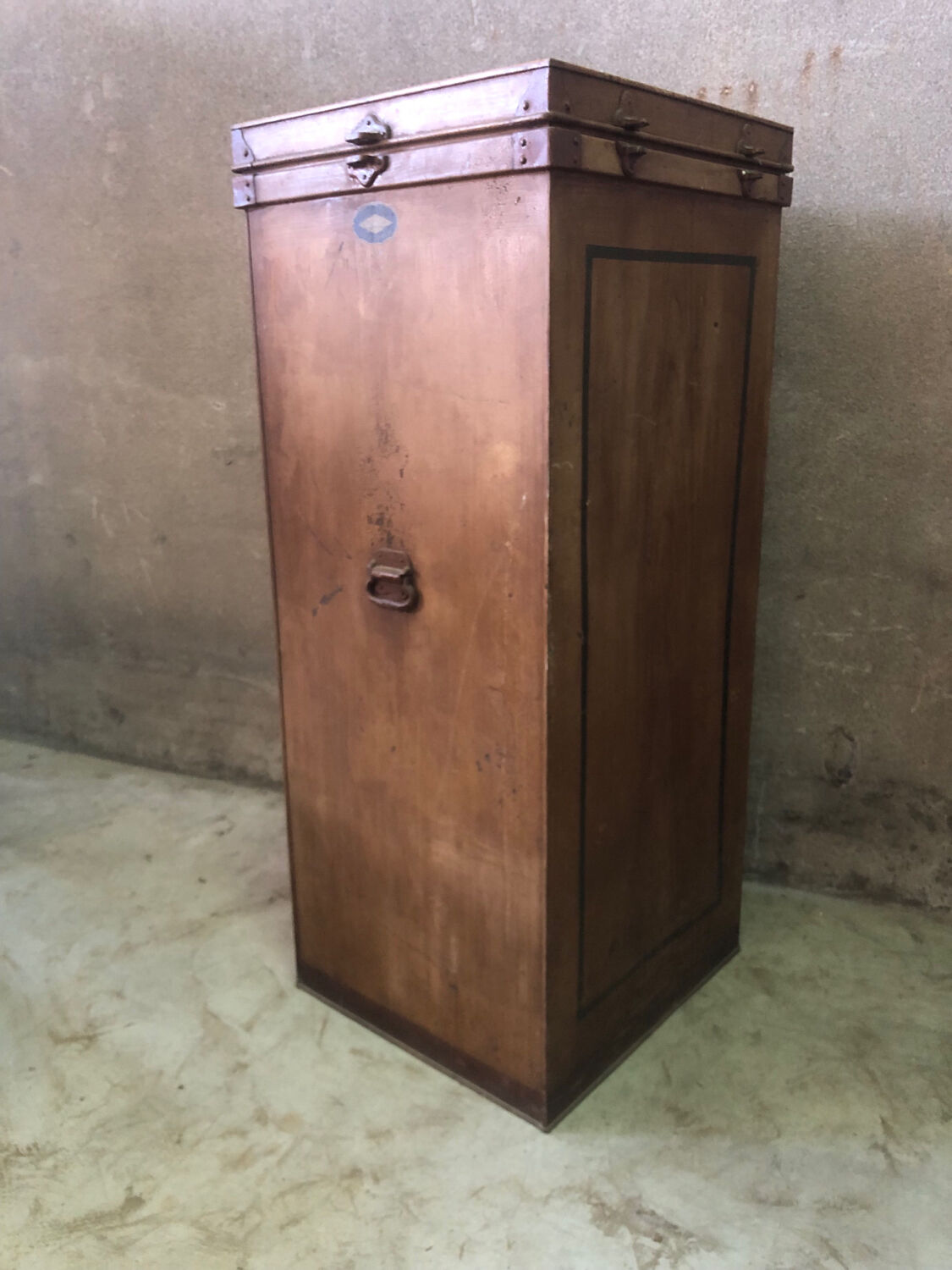 Metal marine wardrobe