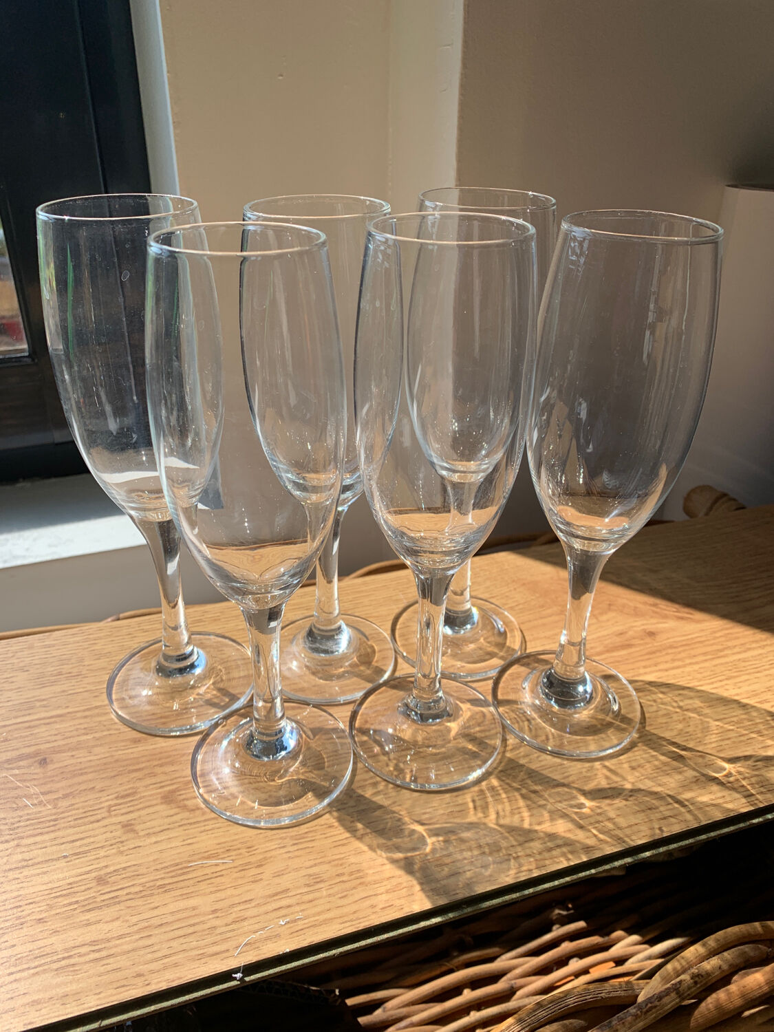 6 flutes champagne wine