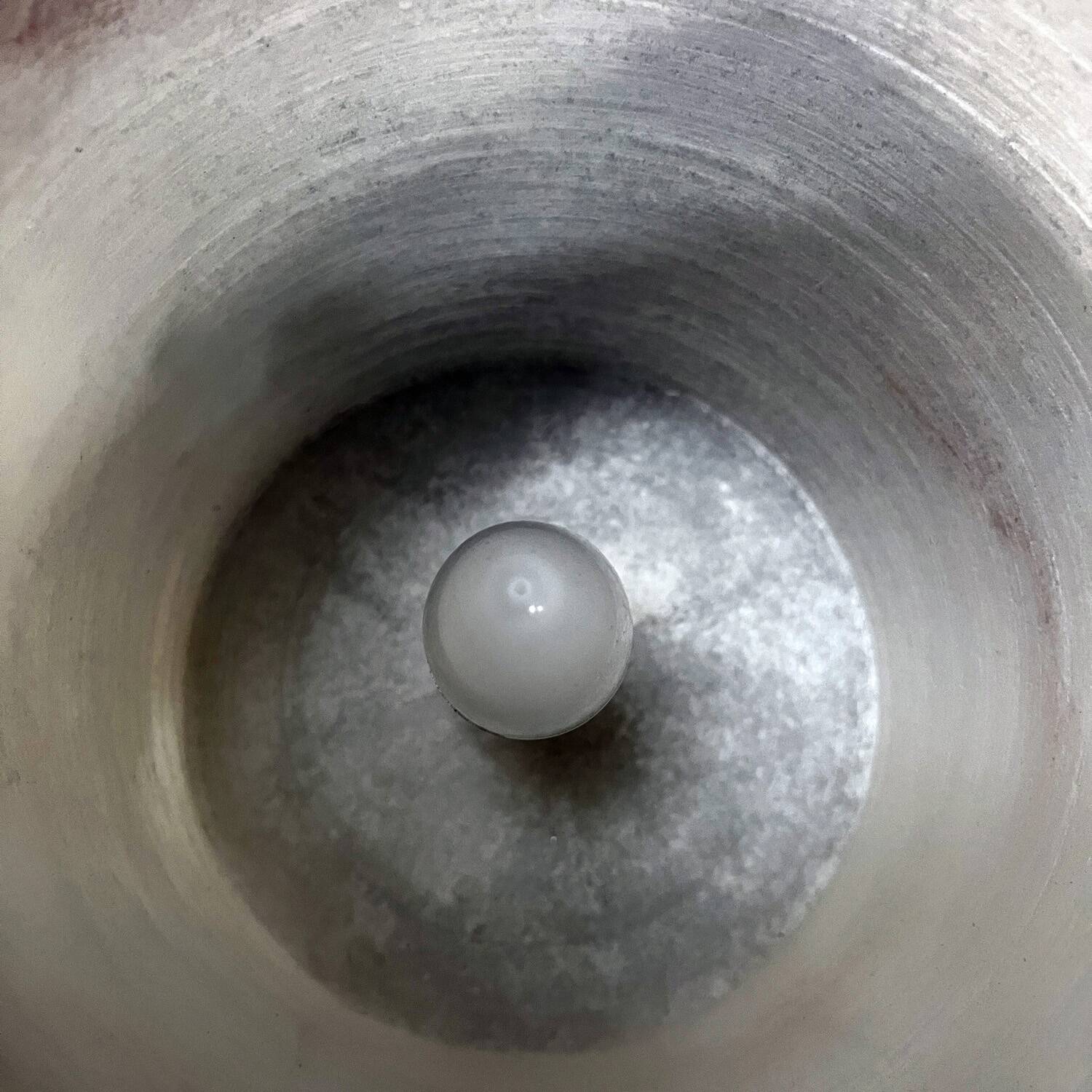 Italian brutalist lamp in alabaster from the 70s.