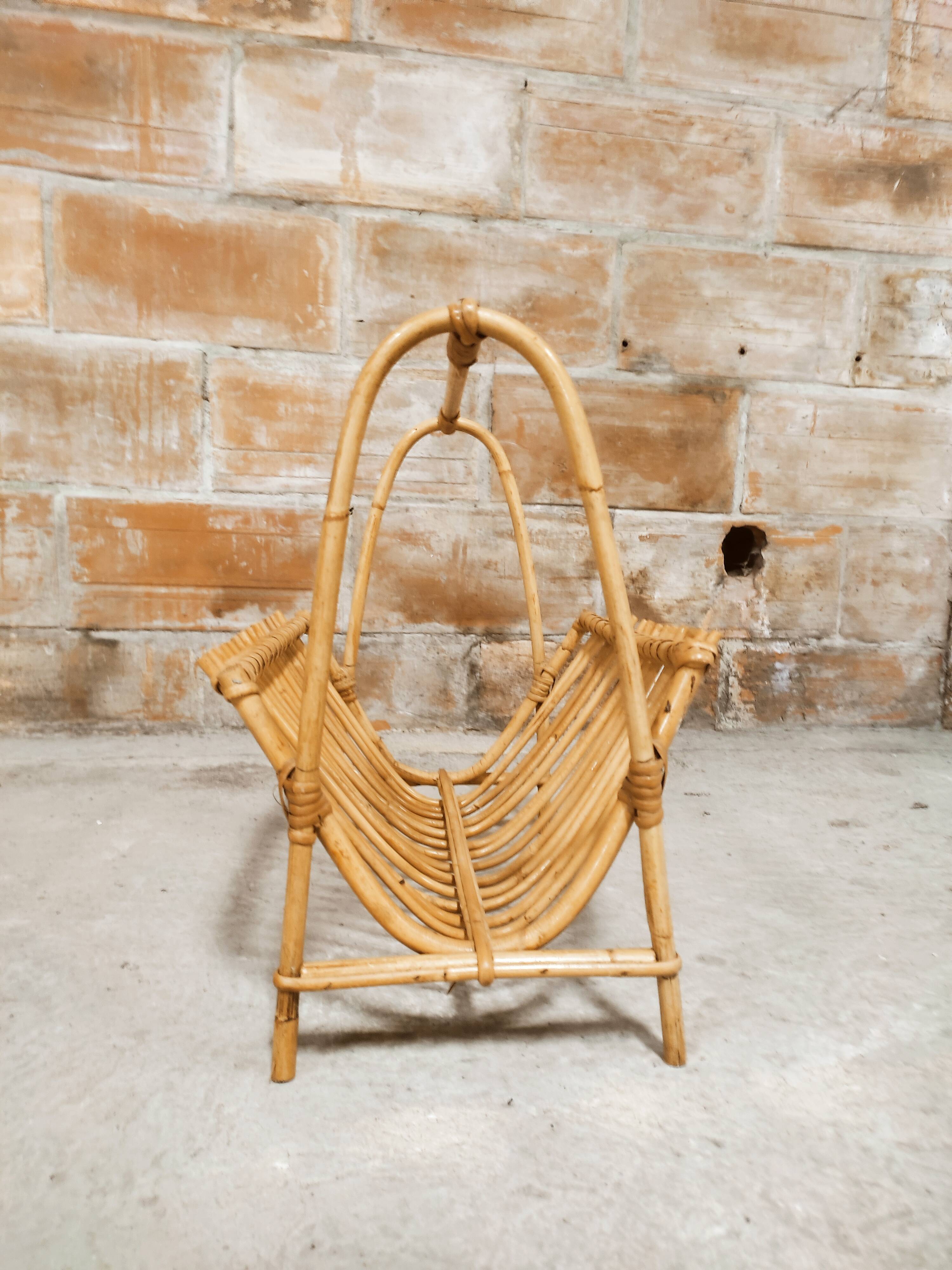 Porte revue années 60 en rotin