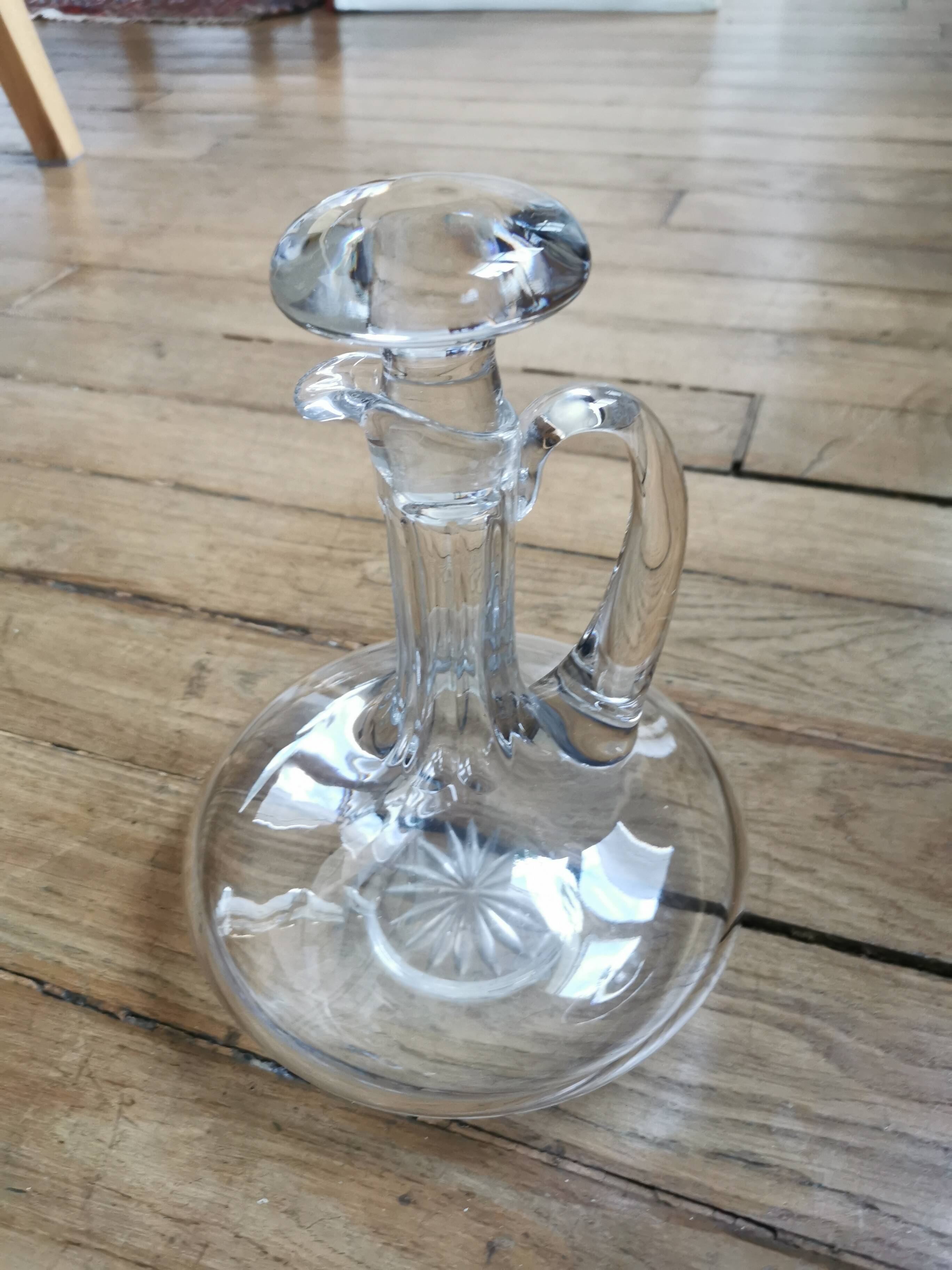 Wine carafe