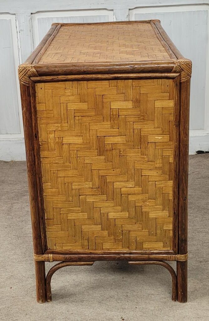 Chest of drawers made of wood, rattan and bamboo.