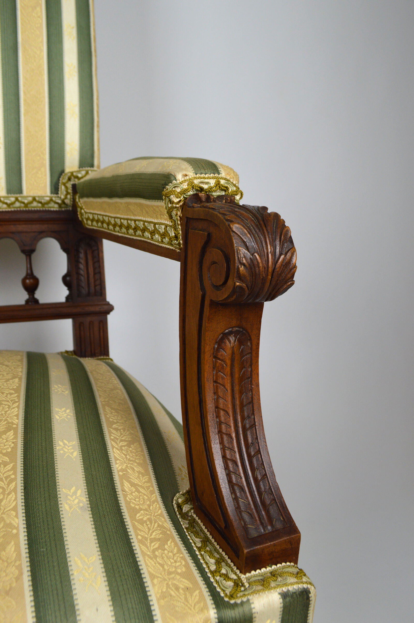 Neo-Renaissance walnut armchair with lion heads, circa 1880