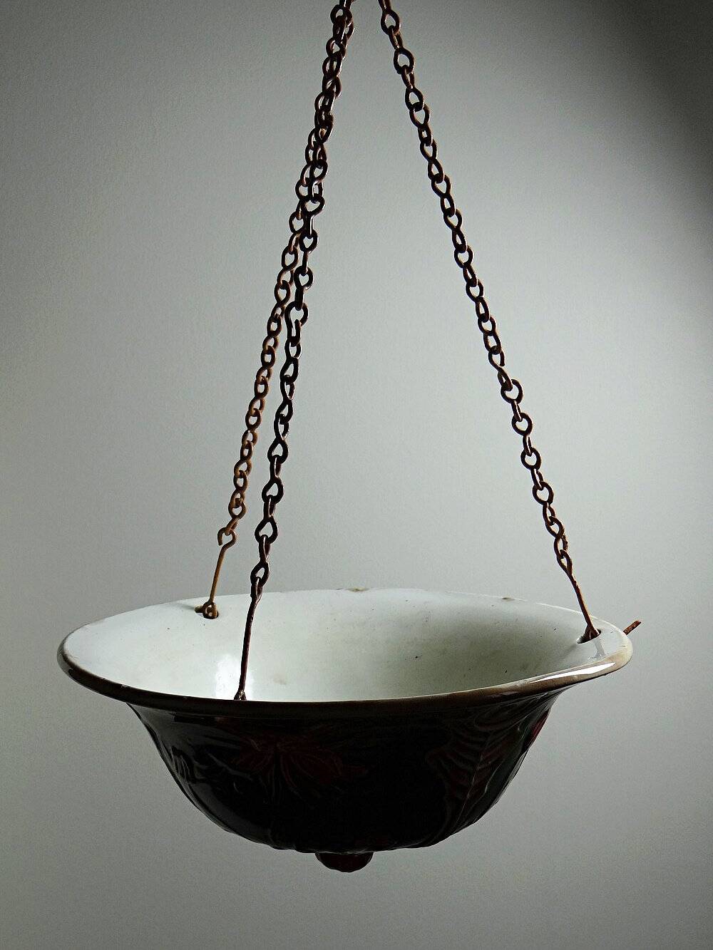 Antique planter suspension from the 19th-20th century in Art Nouveau majolica.