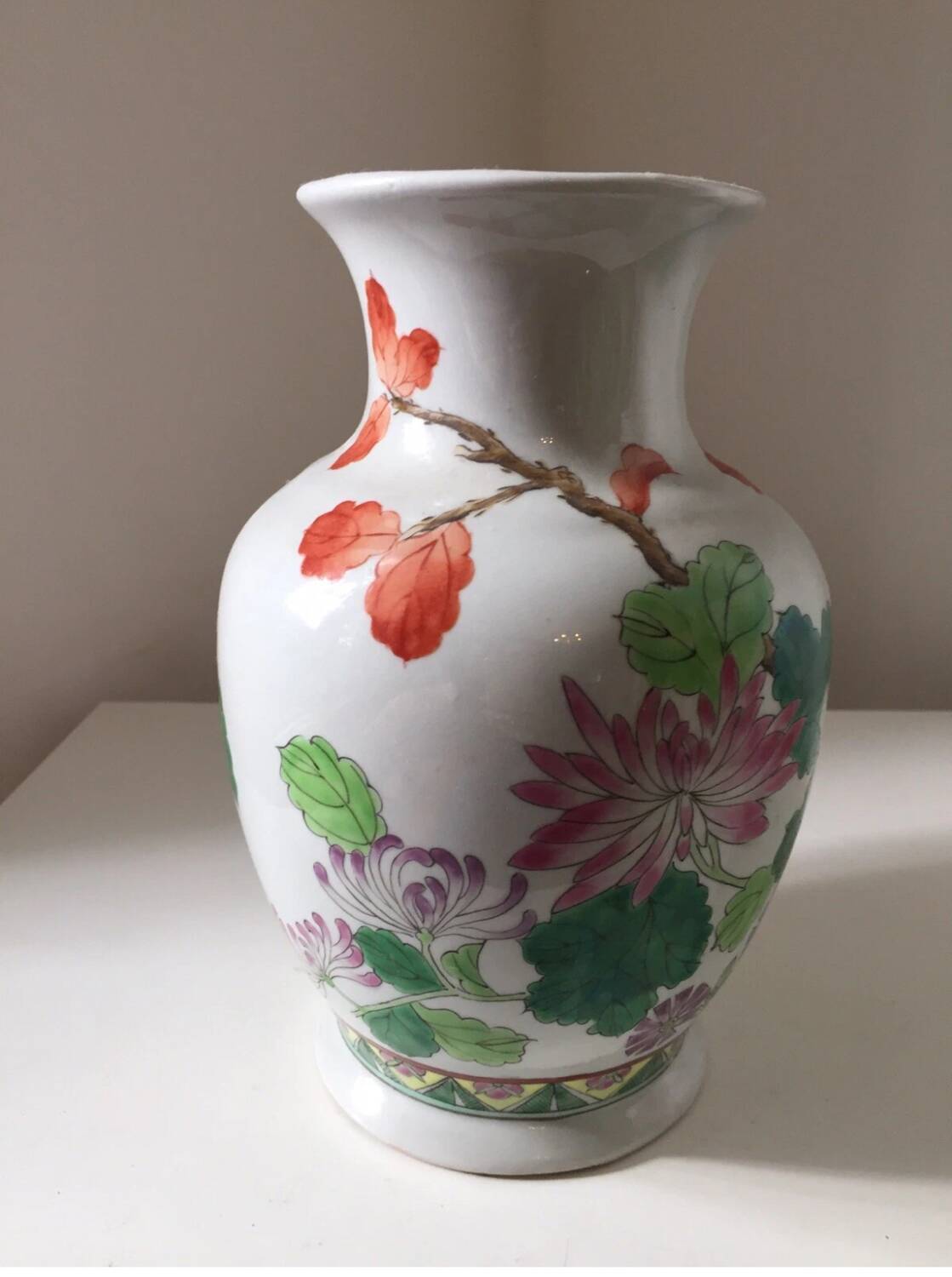 Antique Chinese ceramic vase with painted bird decoration