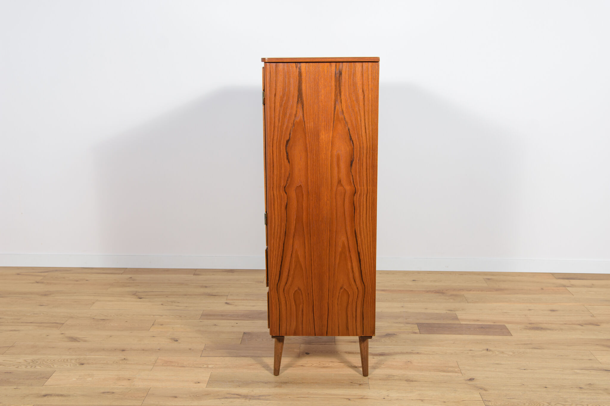 Armoire en teck du milieu du siècle, années 1970