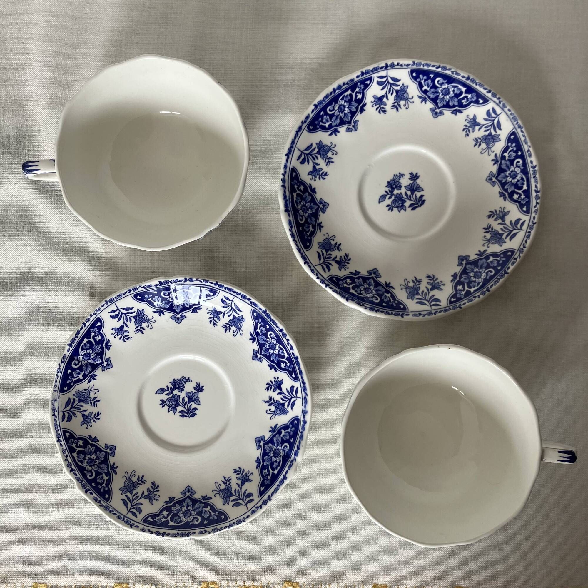 Pair of cups and saucers / Delft blue Gien earthenware