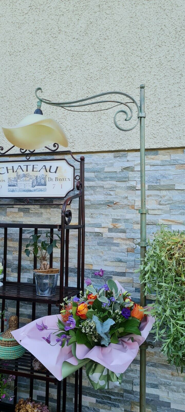 Lampadaire en fer forgé champêtre