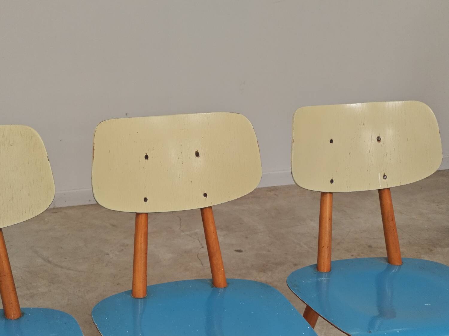 Set of 4 wooden chairs TON Bystrice Thonet blue