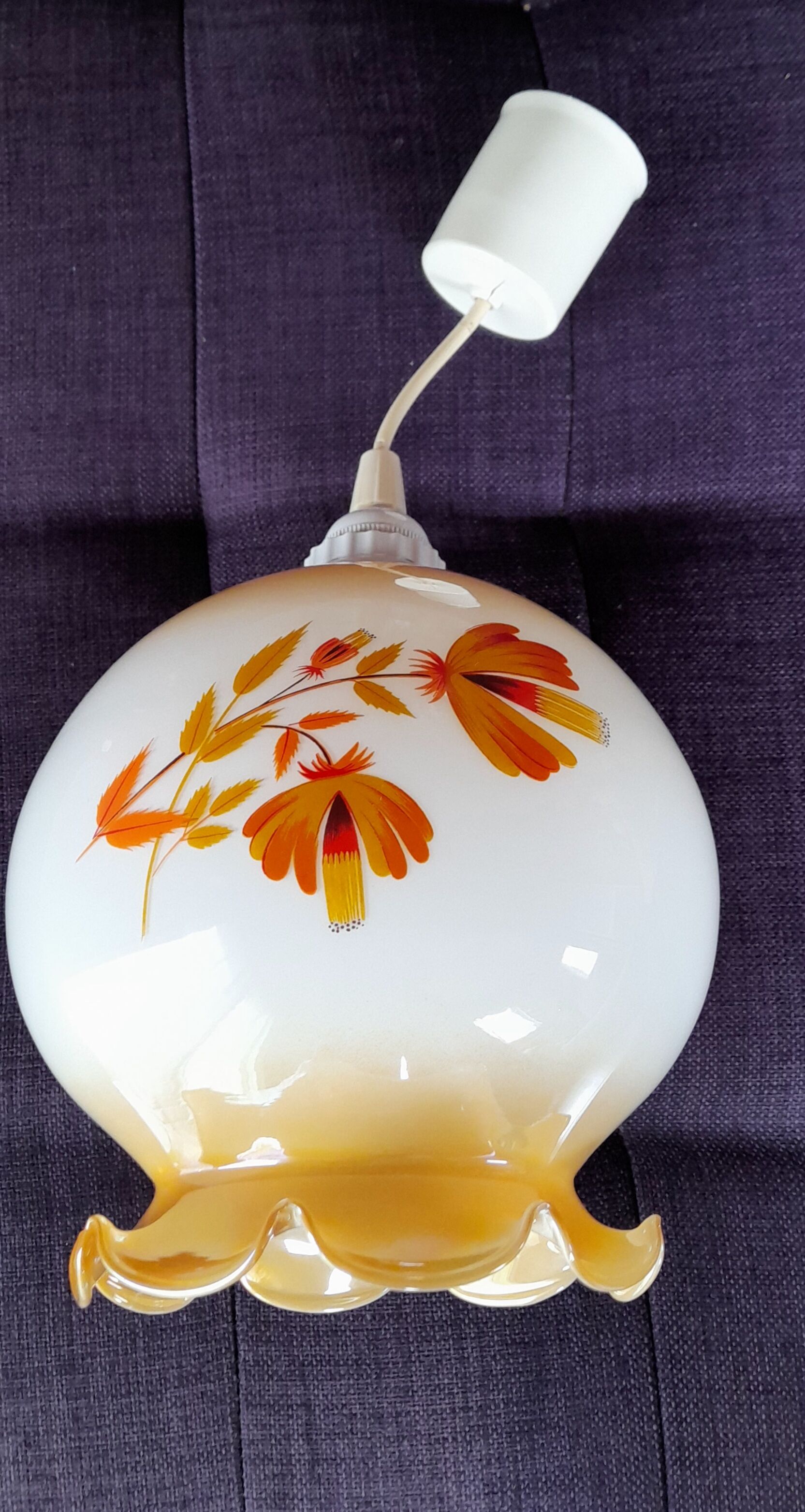 Suspension in floral opaline