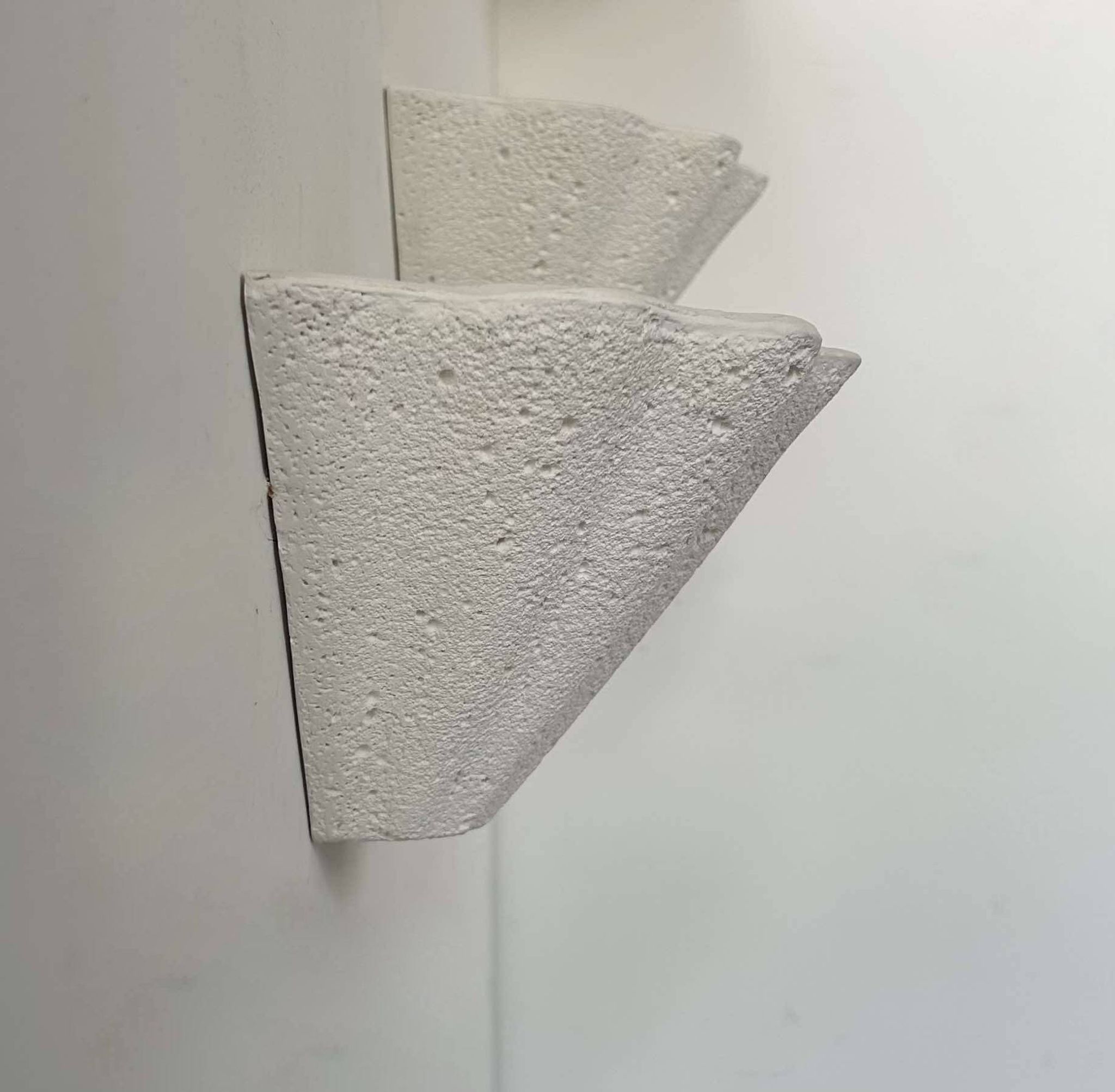 Set of 3 vintage shell wall lights, matte white stone-effect plaster, France 1970
