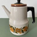 Cafetière émaillée vintage fleurie. Couleurs orange, marron, jaune et vert.