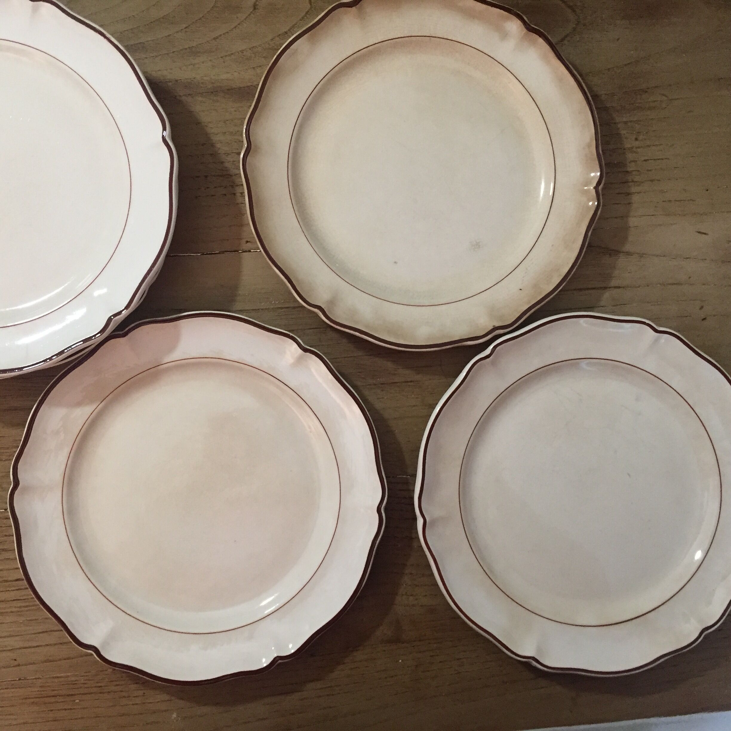 Set of 6 ivory scalloped dessert plates