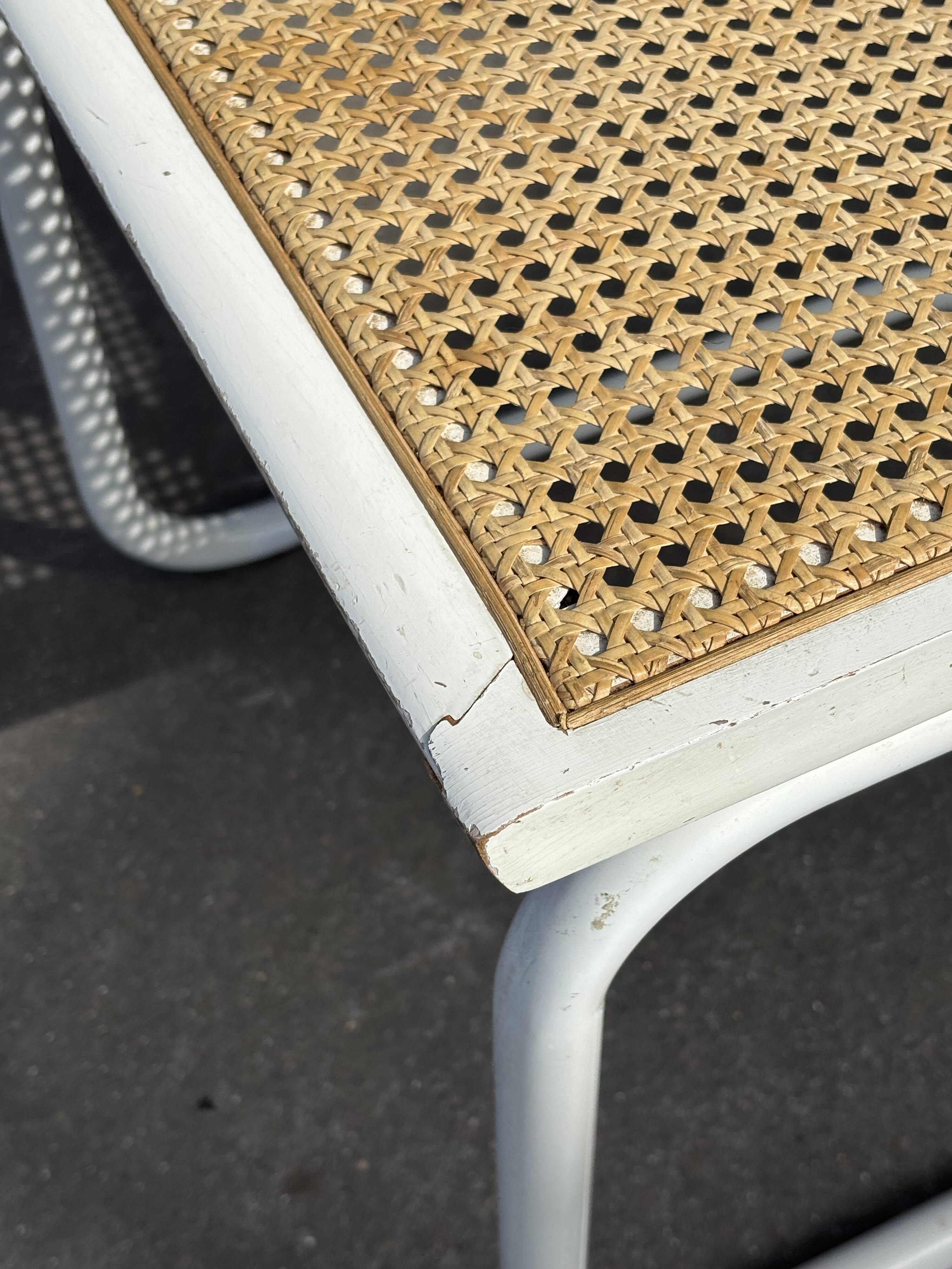 Set of 4 Cesca b32 model chairs in white dining chair