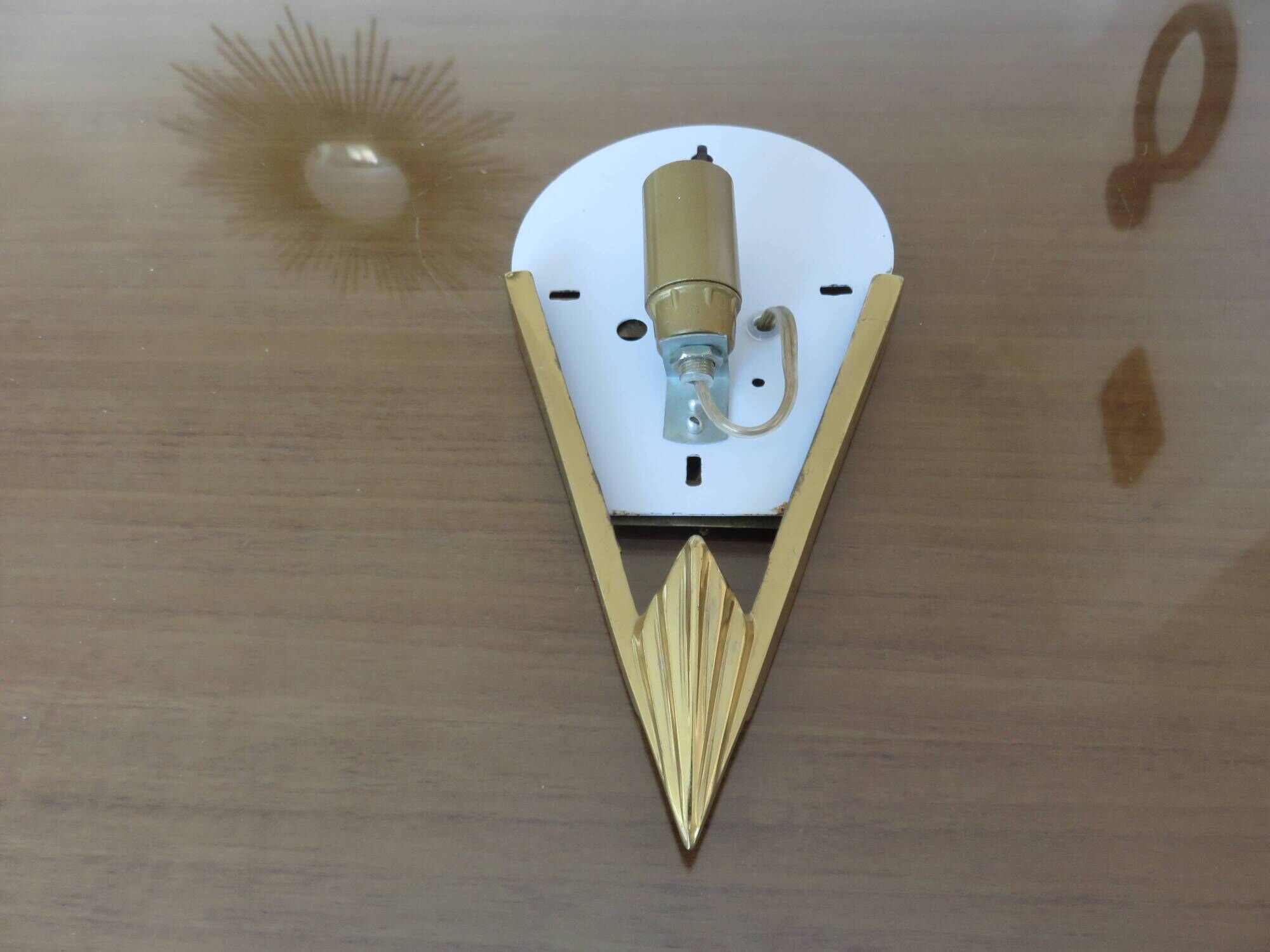 Art Deco wall light in brass and thick frosted glass.