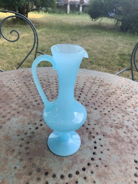 Vase bleu verre soufflé avec fleur blanches venezia mouth blown glass