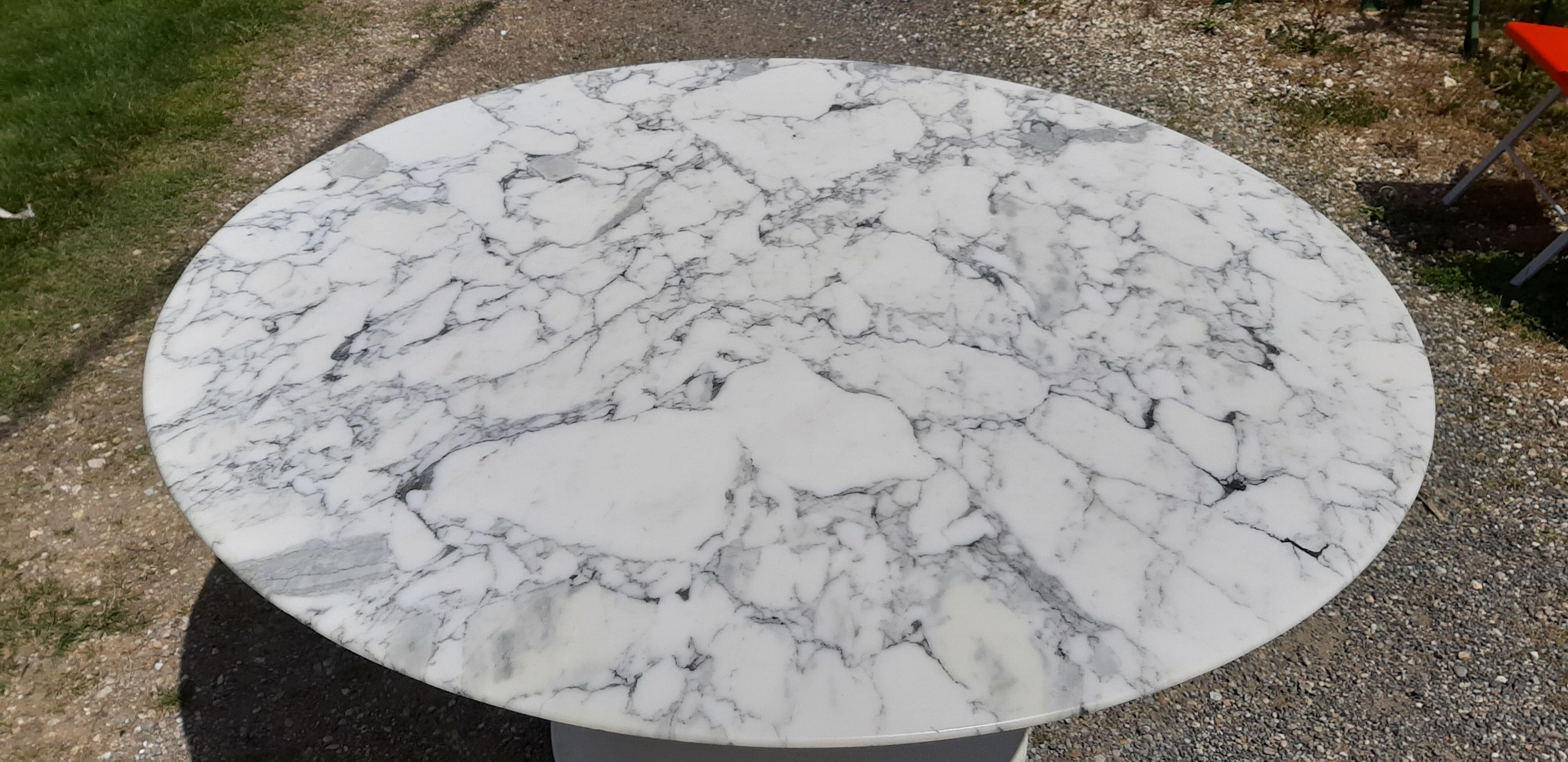 Table Tulip by& Eero Saarinen marble Calacatta, Knoll