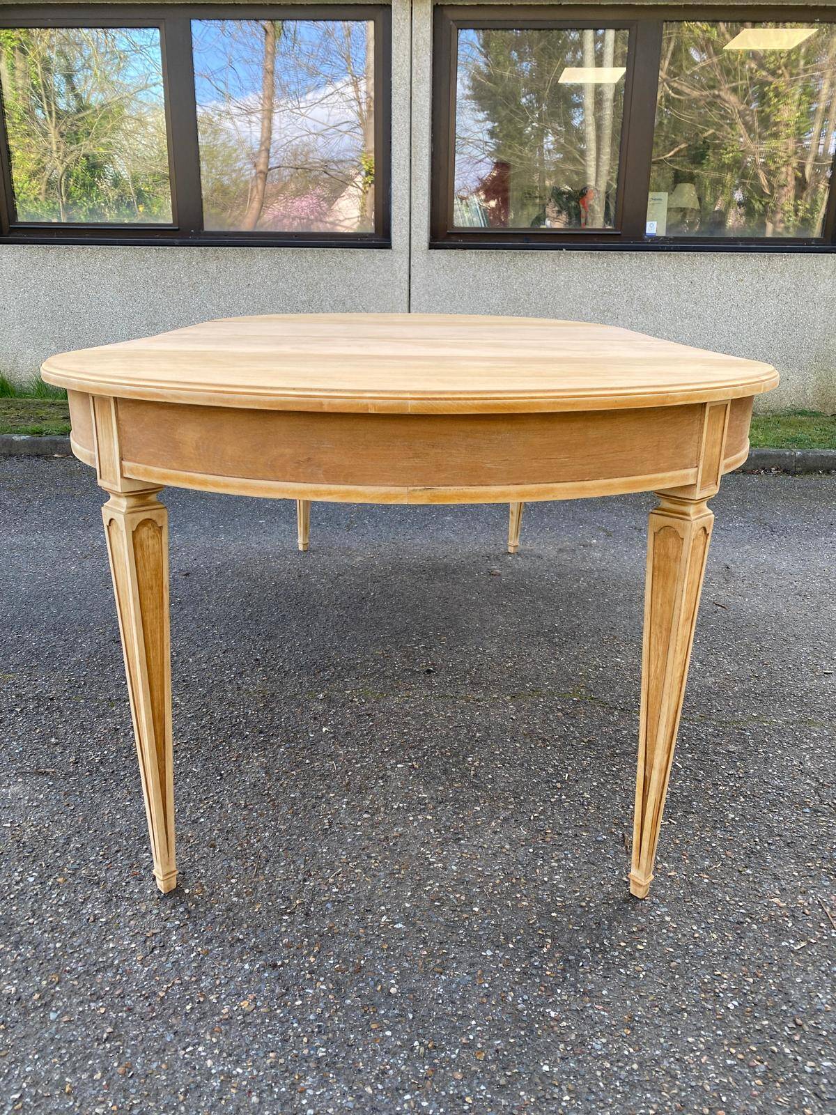 Extendable oval round table renovated in raw Louis XVI oak 200cm