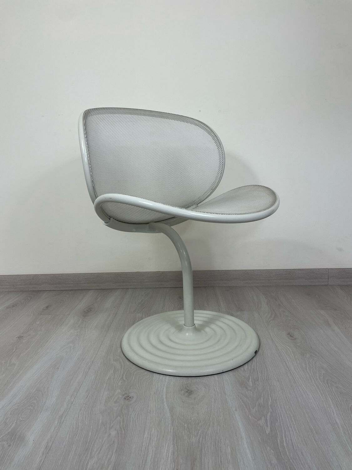 Chair ' o Line ' by Herbert Ohl