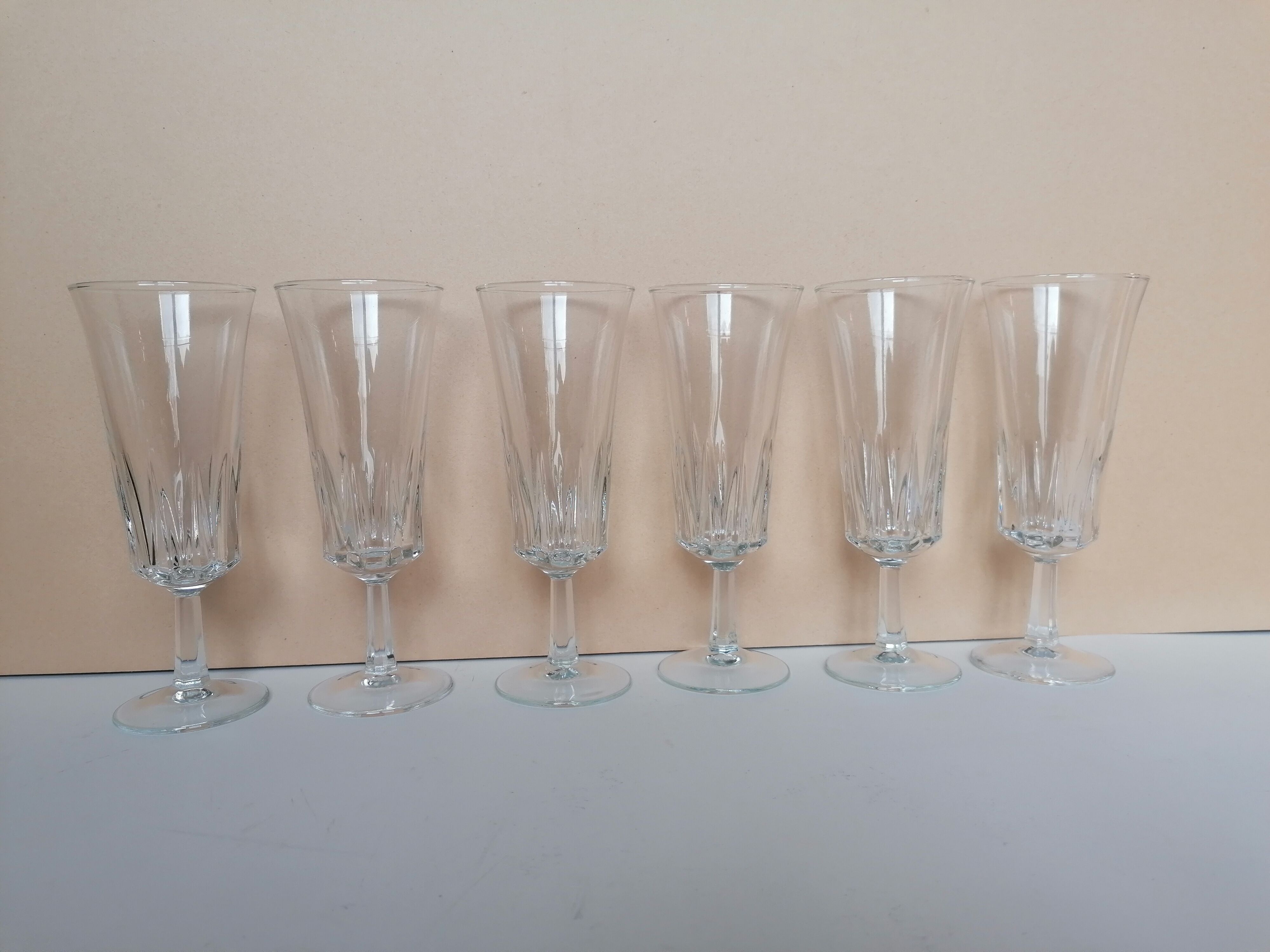 Service 24 pieces vintage foot glasses 70s