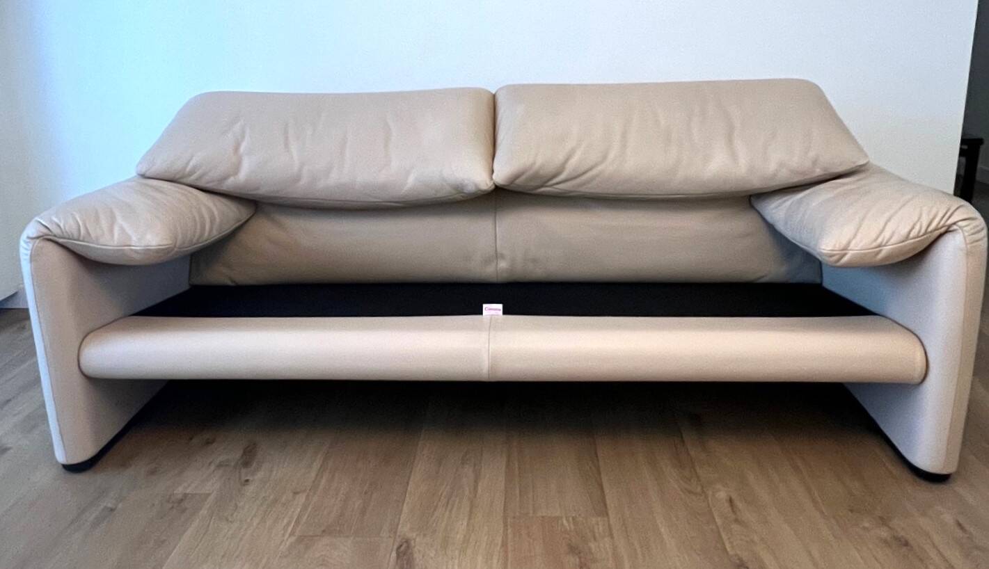 Maralunga leather sofa by Cassina