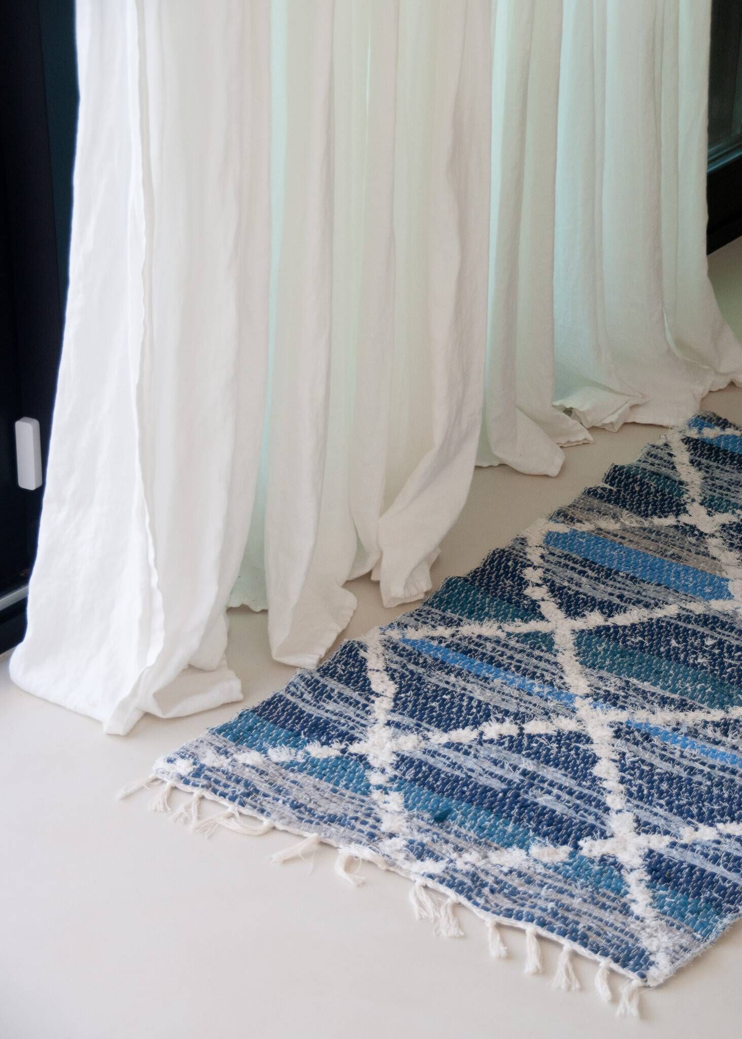 Tapis artisanal en coton recyclé - Réversible - Bleu et ecru