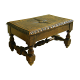 Table de poupée ancienne en bois sculpté