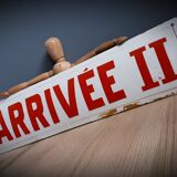 Curved enamelled plate finish II