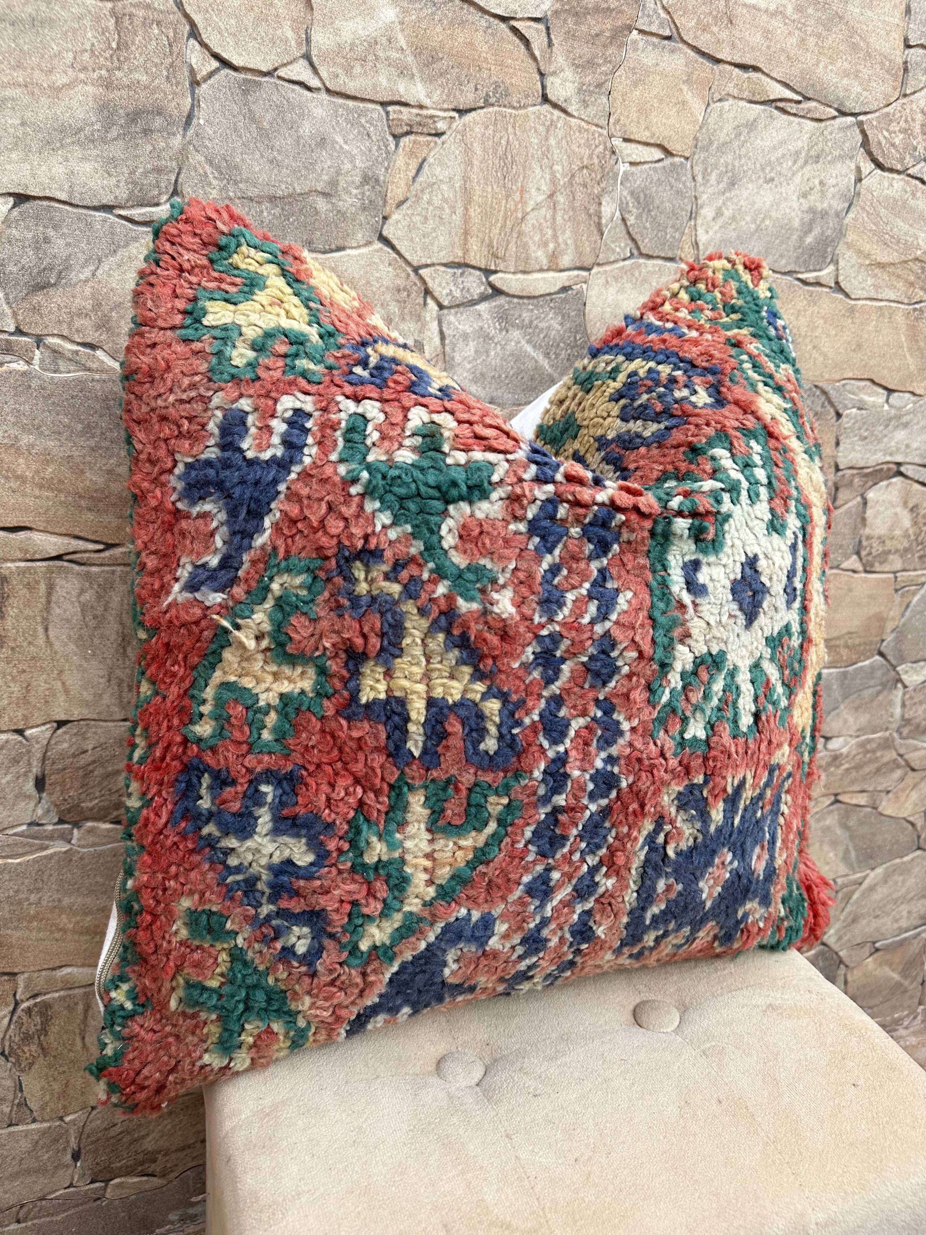 Vintage Berber cushion in purple wool handmade in Morocco