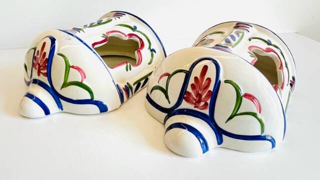 2 Vintage ceramic wall lights