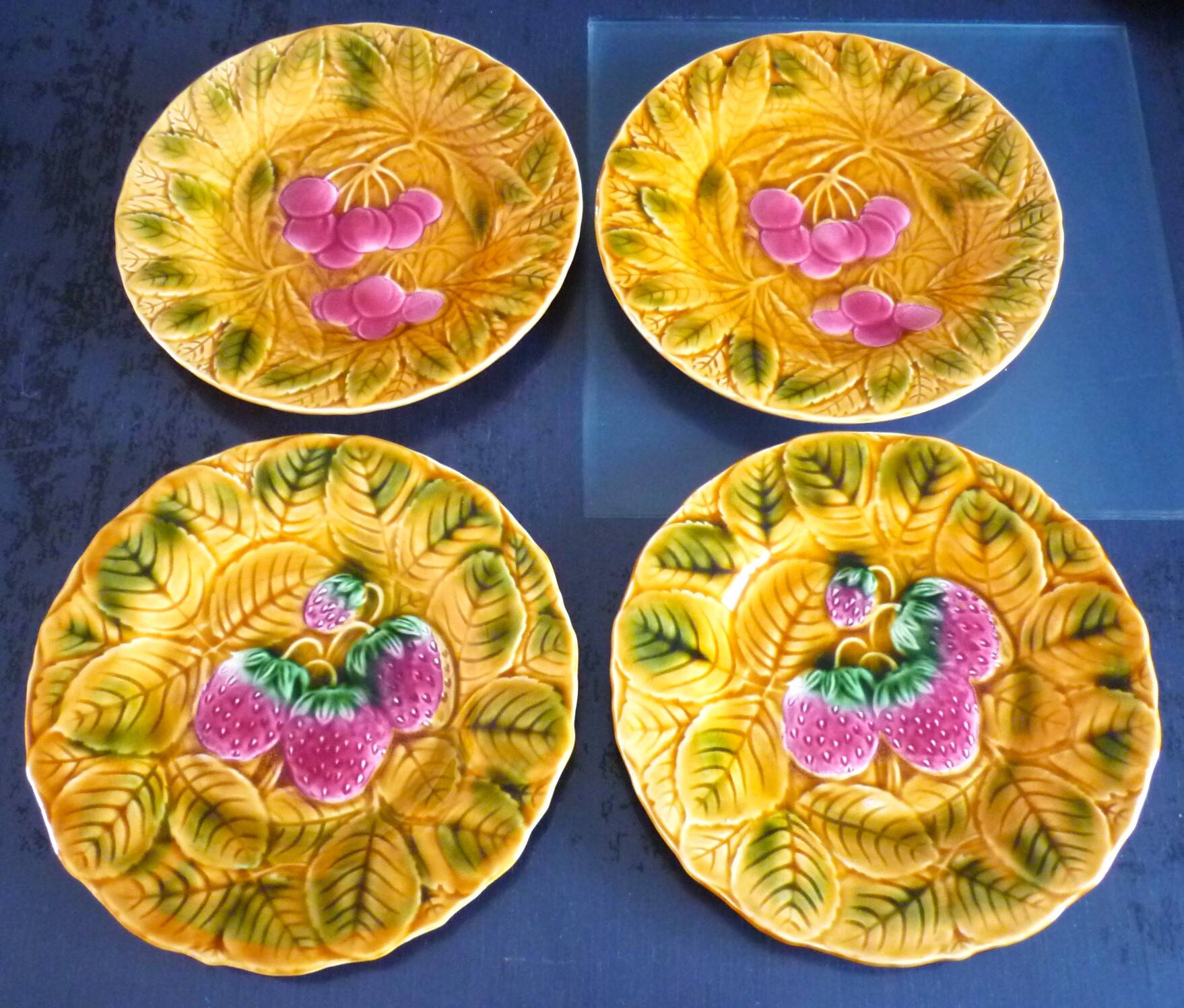 Dessert service of 12 barbotine plates, Sarreguemines, vintage