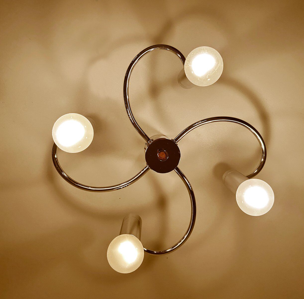 Lustre vintage de l'ère spatiale en chrome