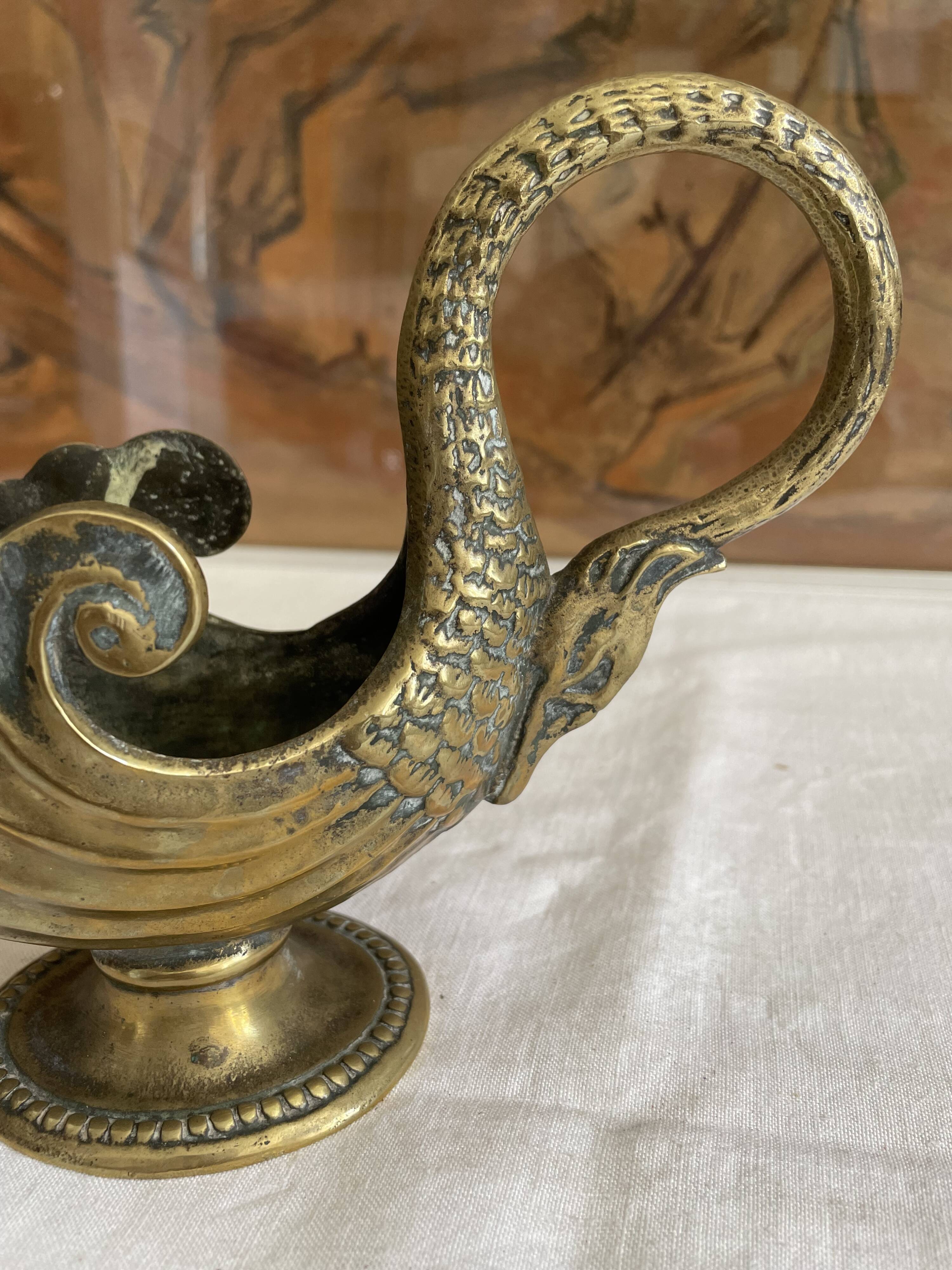 Bronze cup with green partial patina in the shape of a swan, Max le verrier