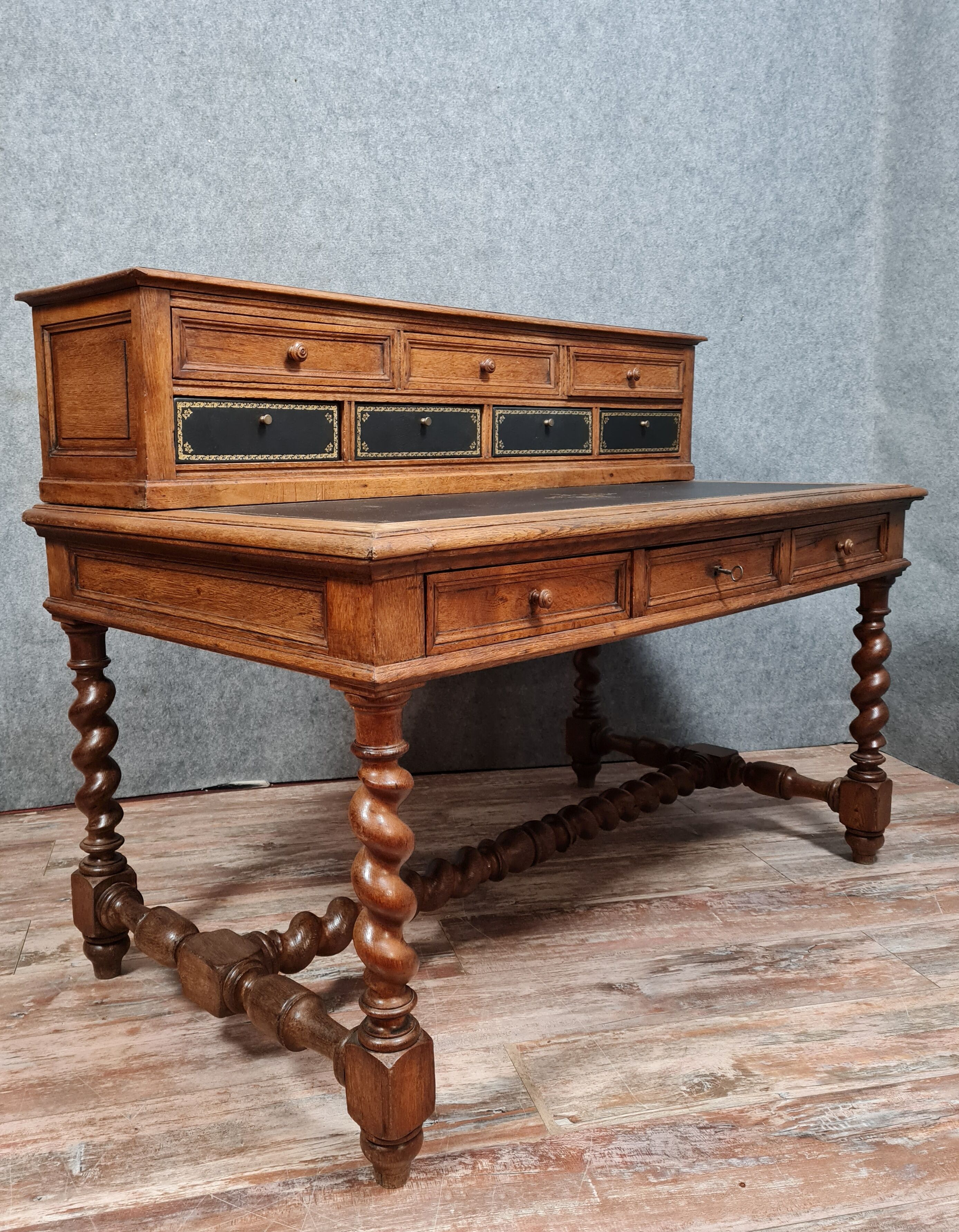 Stepped office renaissance notary in oak with blond patina around 1850