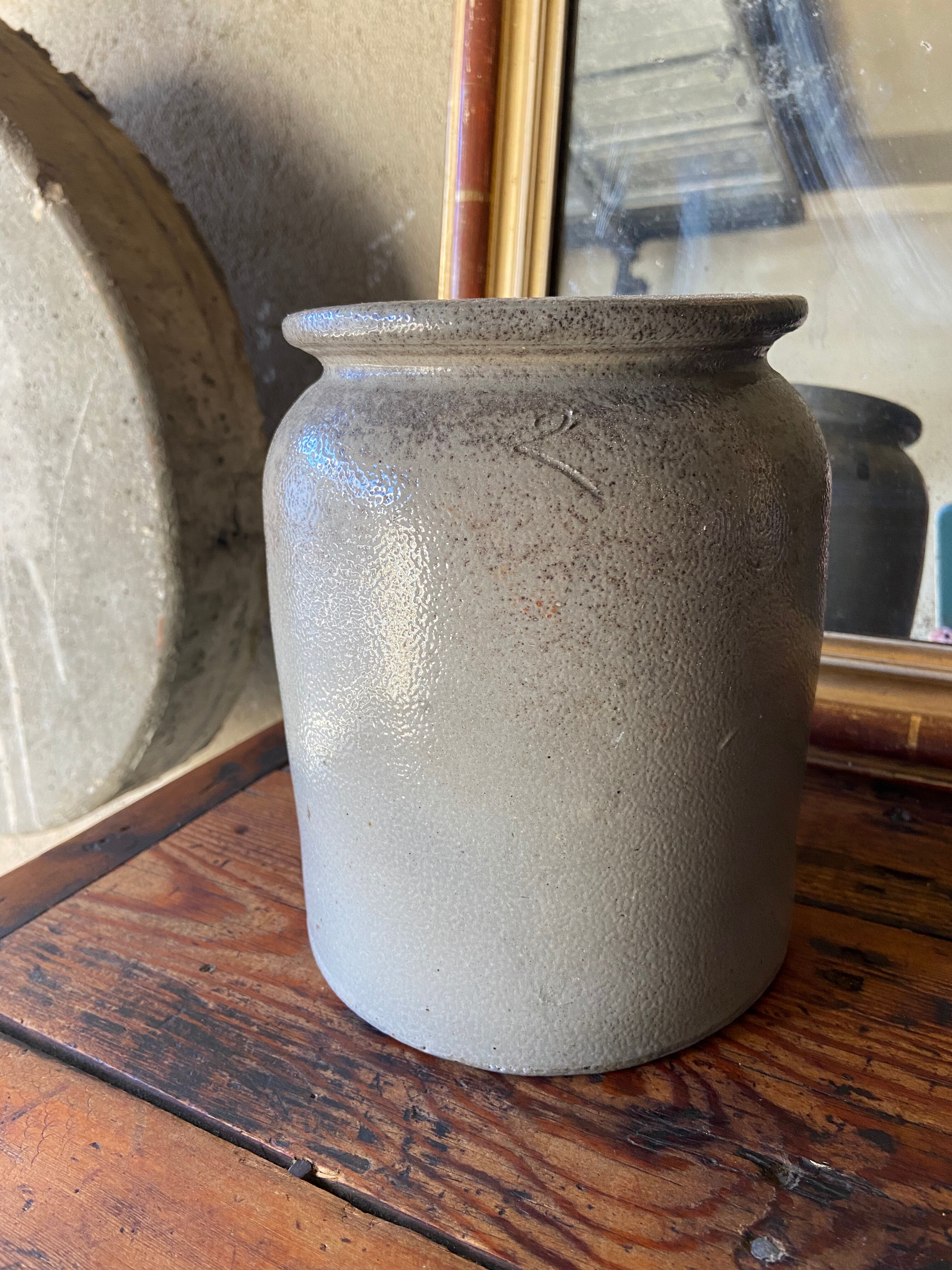 Gray stoneware pot