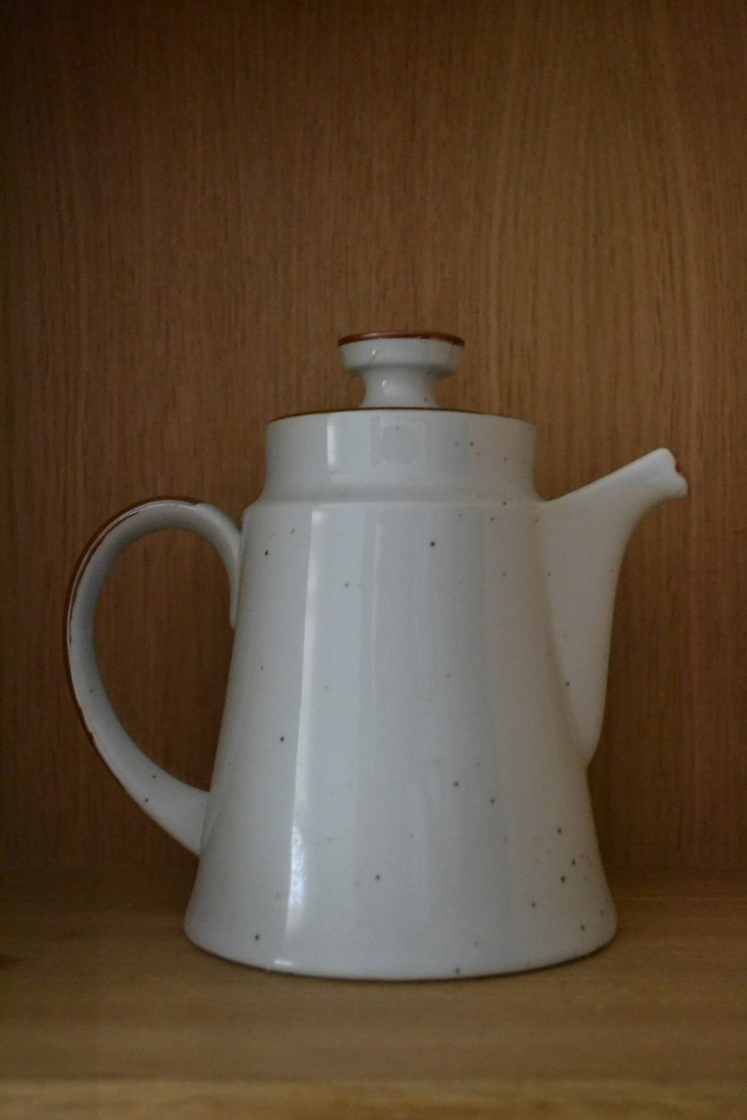 Stoneware teapot with Japanese pattern
