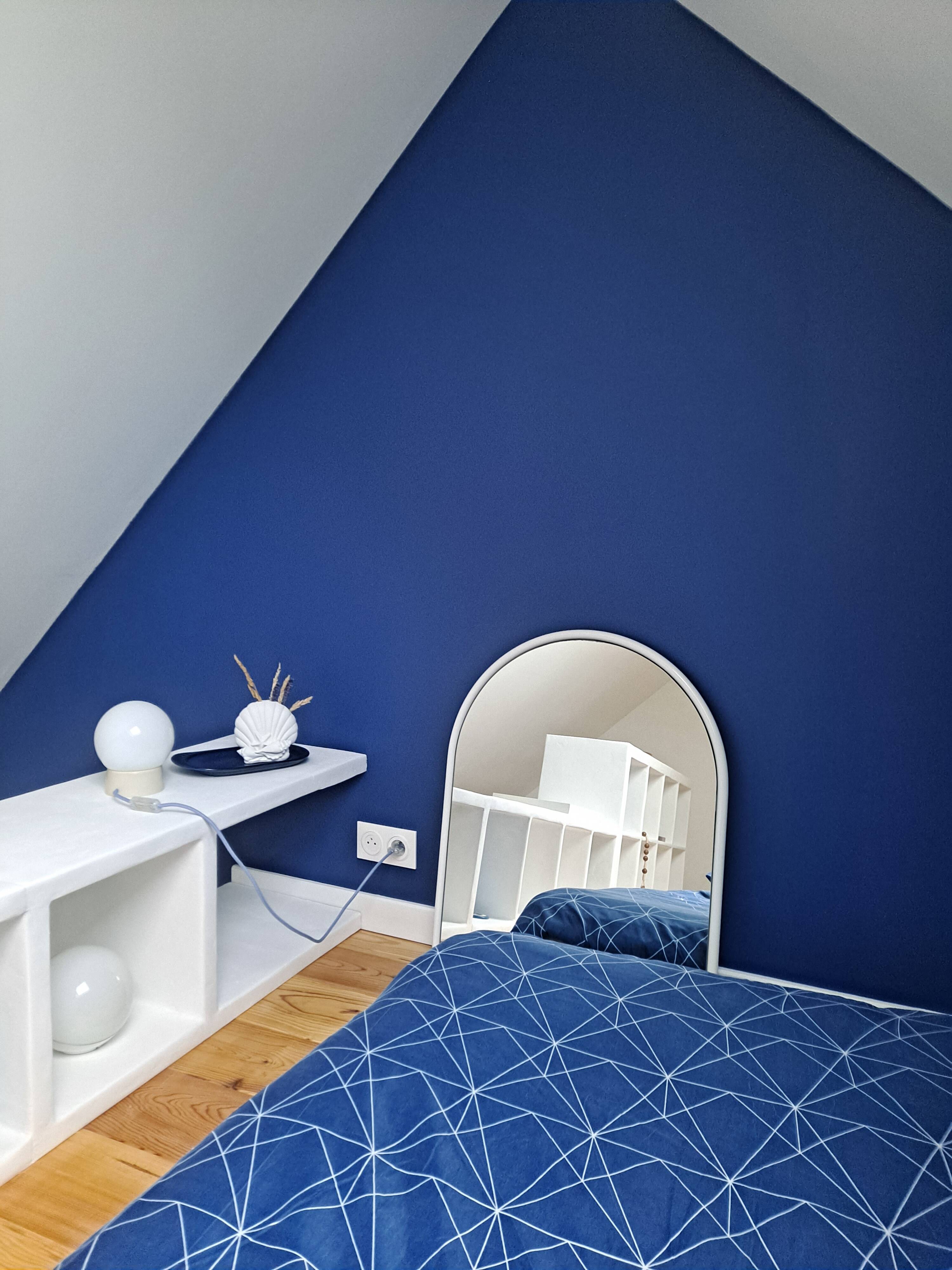 Arch mirror in white tubular steel frame from the 80s