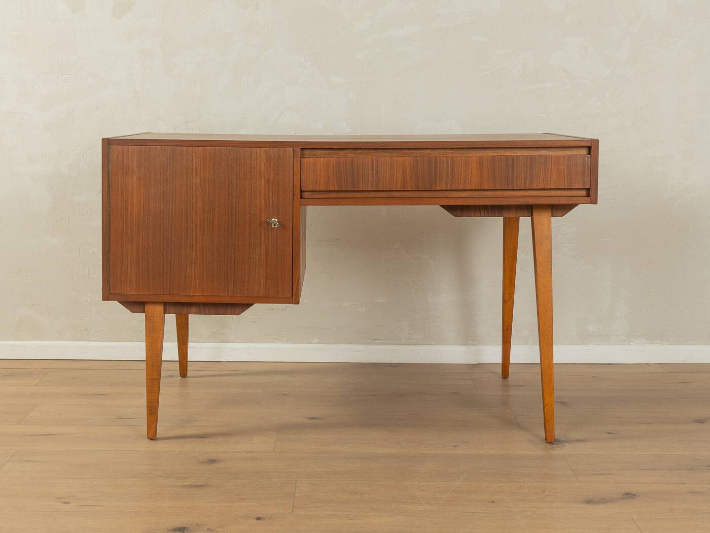 Independent office from the 1950s